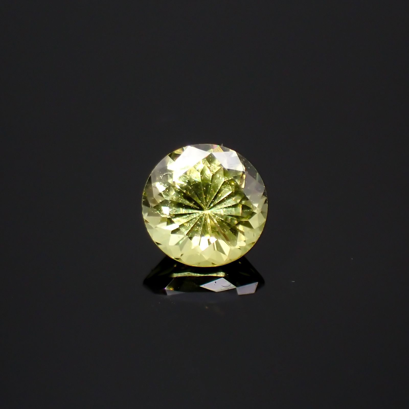 クリソベリル(宝石名クリソベリル)マダガスカル産 0.43ct 識別済[220114496]4.6x4.6mm前後