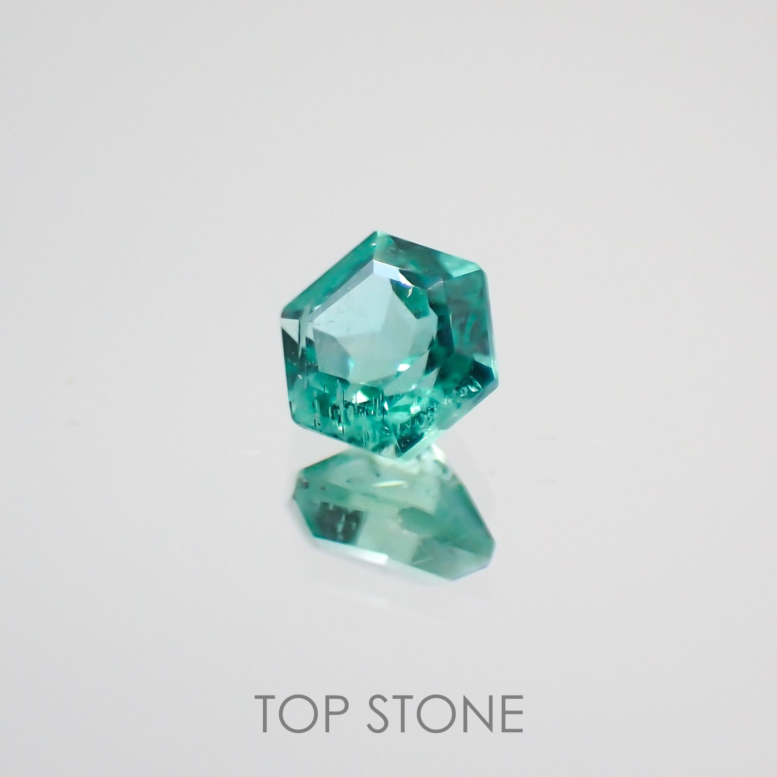◇ヘキサゴンカット◇エメラルド(宝石名エメラルド) ザンビア産 0.11ct 識別済[210611008]3×3mm前後