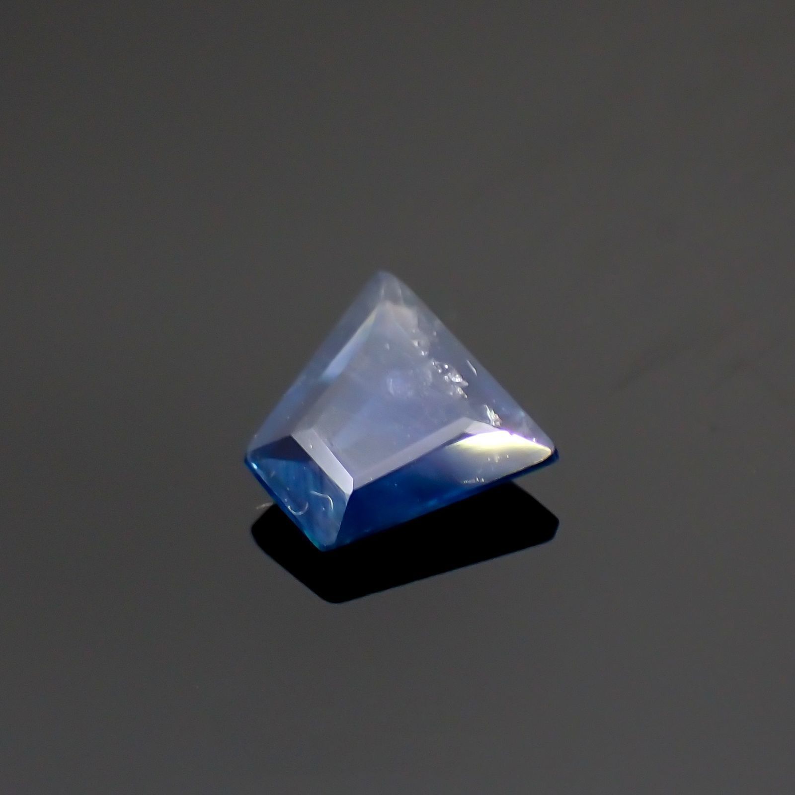◇カスタムカット◇サファイア(宝石名サファイア) マダガスカル産 0.55ct 識別済[210813195]5.2×5.8mm前後