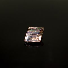 ◇カスタムカット◇レインボースキャポライト ブラジル産 1.36ct / 9.9x8mm前後 [250931043]