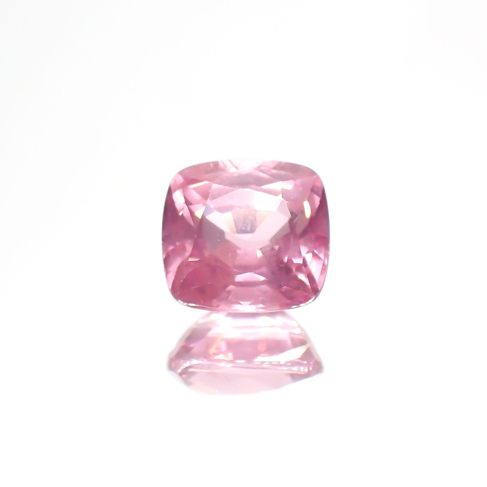 ピンクスピネル(宝石名ピンク・スピネル)タンザニア産 1.305ct ソ付(彩珠)[231124093]6.4x5.9mm前後
