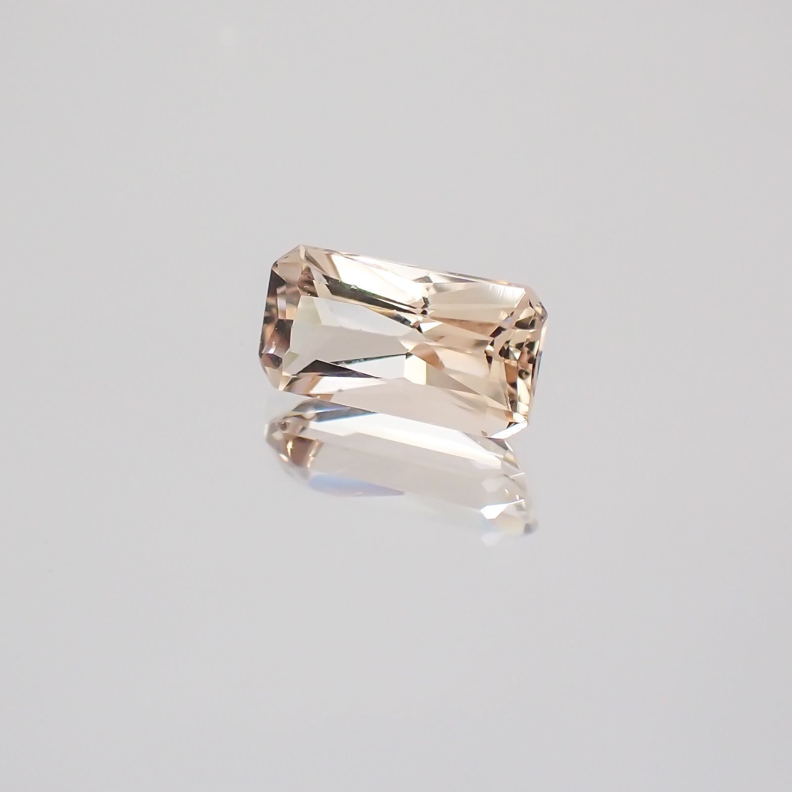 モルガナイト(宝石名モルガナイト)ナイジェリア産 1.18ct 識別済[231224424]8.8x4.5mm前後