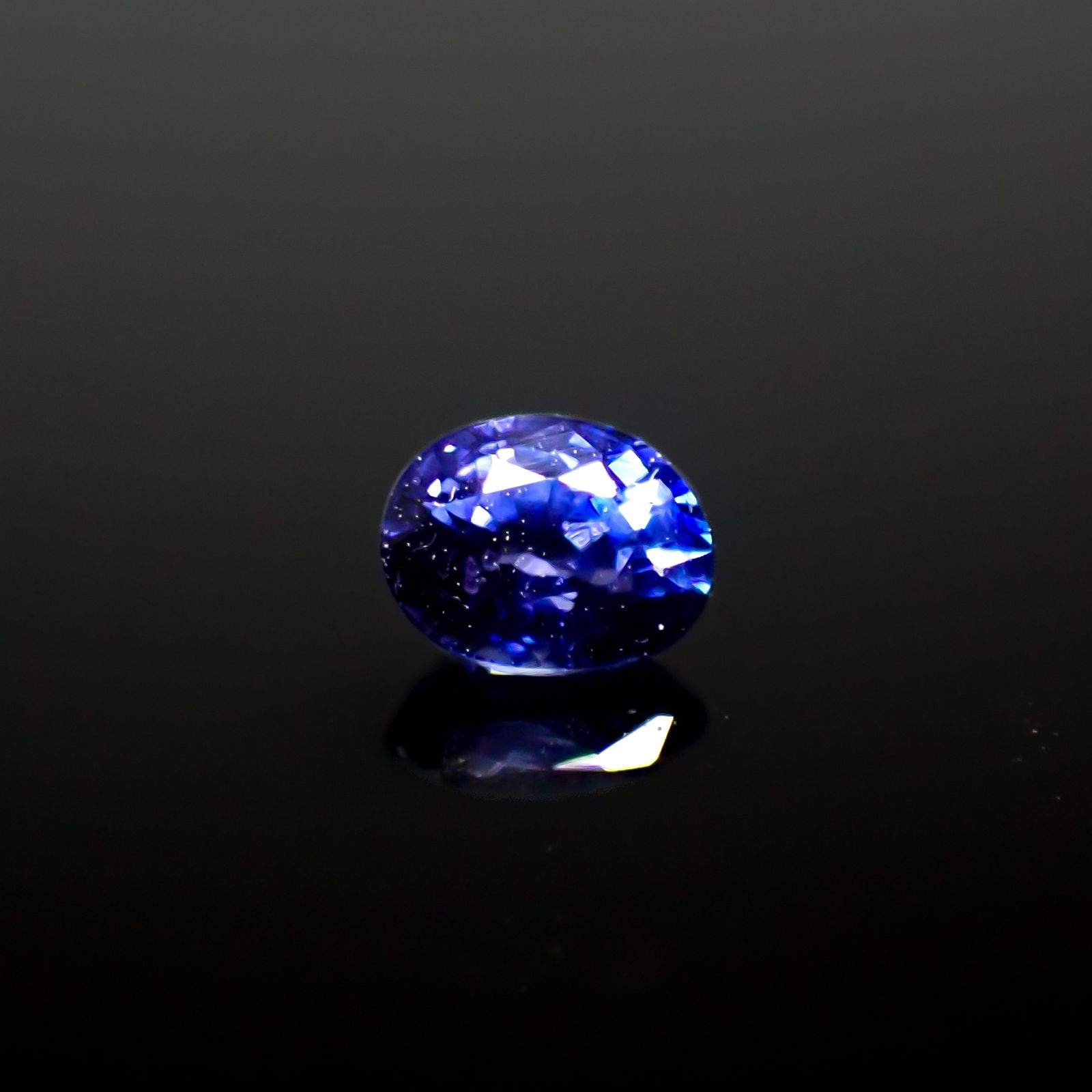 サファイア タンザニア産 0.28ct [241029193]4.2x3.2mm前後
