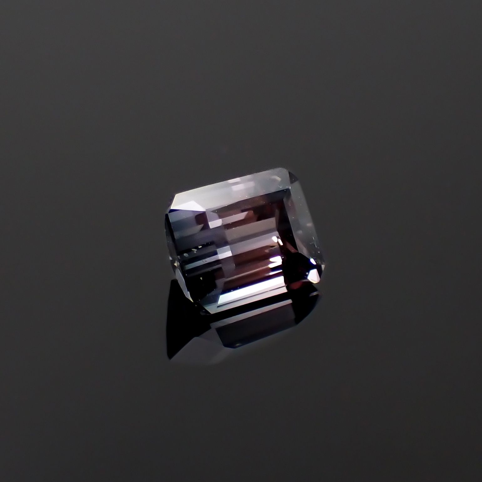 バイカラースピネル フルオレッセンス(宝石名バイカラー・スピネル)タンザニア/マダガスカル産 1.129ct ソ付(彩珠)[230622513]6.1x5mm前後