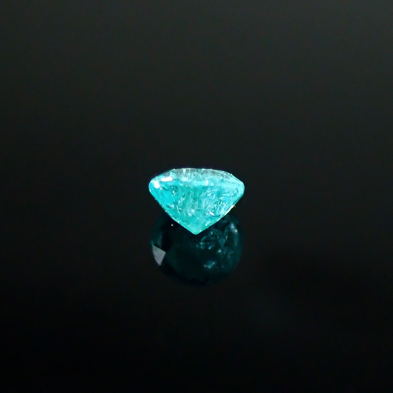 パライバトルマリン ブラジル・キントス鉱山産 0.13ct / 3.1x3mm前後 [250931080]