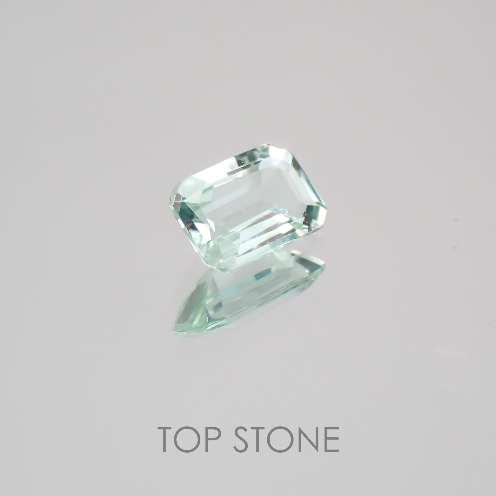 ミントベリル(宝石名グリーン・ベリル) ブラジル産 0.18ct 識別済[21069720]4.6×3.1mm前後