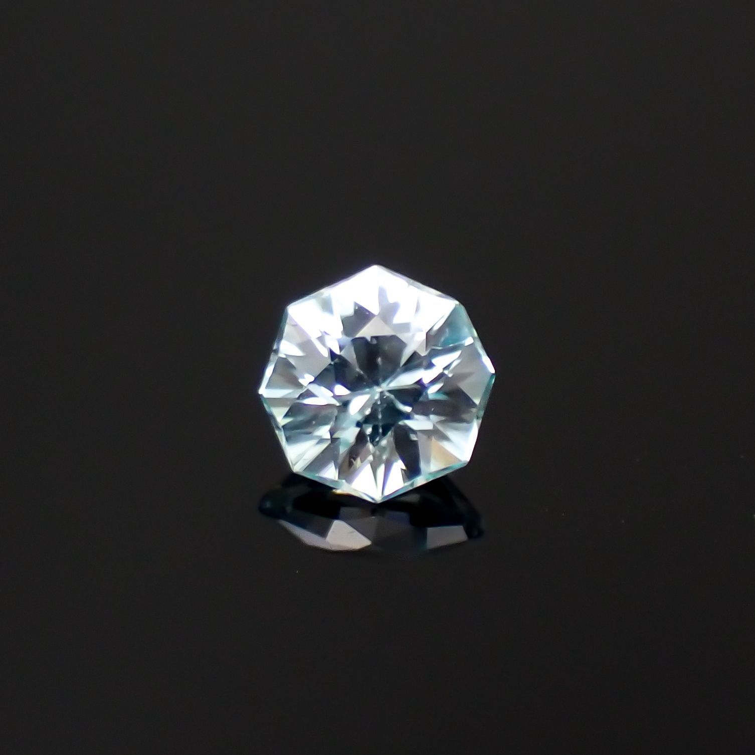 ◇オクタゴンカット◇アイスブルージルコン(宝石名ジルコン)カンボジア産 0.72ct 識別済[230320859]4.8x4.7mm前後
