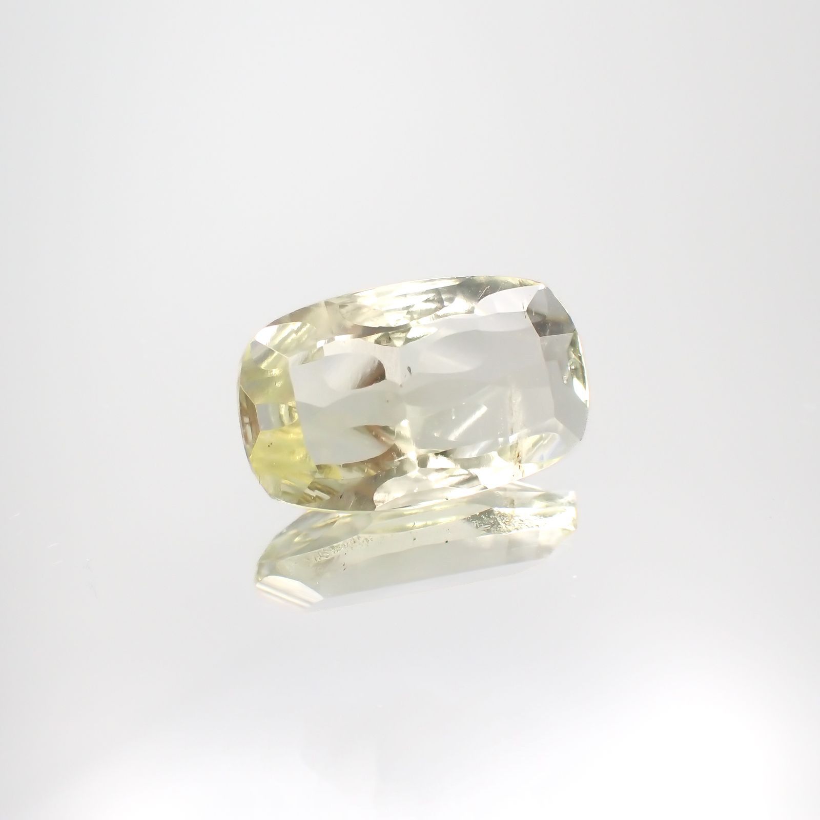 リビアングラス 発見地：エジプト・リビア砂漠 6.51ct[221018194]17x10.6mm前後
