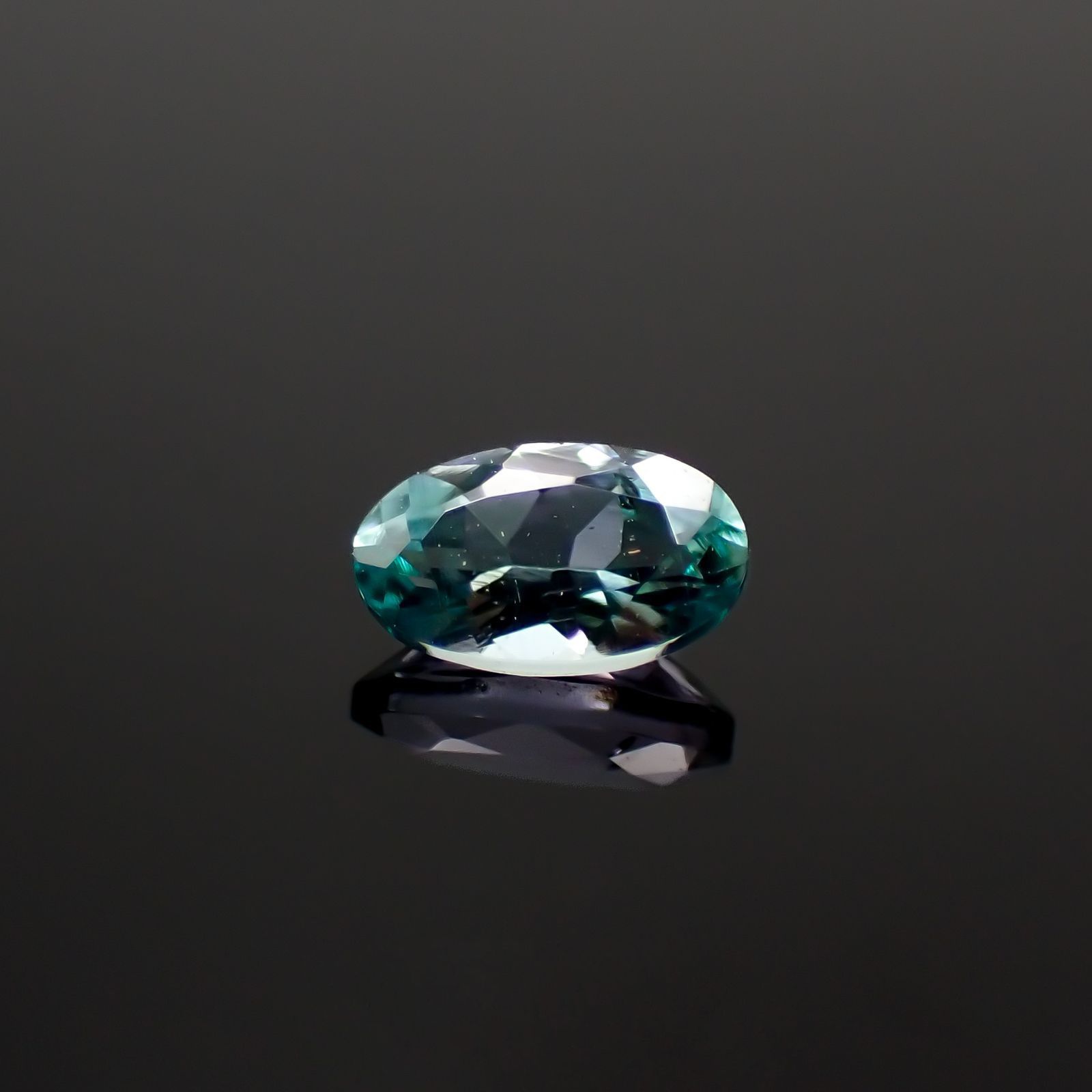 ブルーグリーンコーネルピン(宝石名コーネルピン)タンザニア産 識別済 0.25ct / 4.9x2.9mm前後 [251019227]