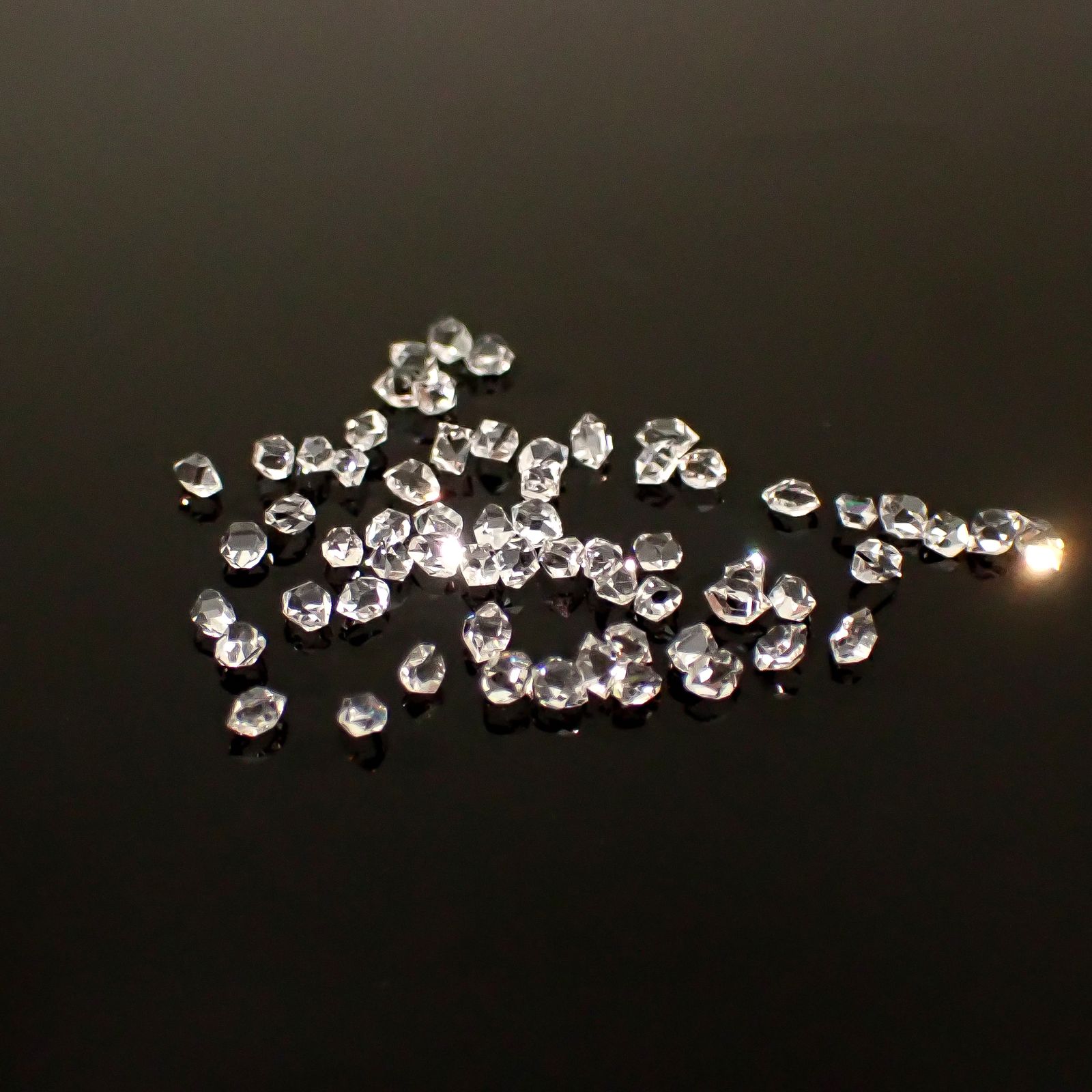 ◇メレセット◇ハーキマーダイヤモンド 原石 アメリカ・ニューヨーク州産 1.75ct / 1.7-2.5x1.2-1.7mm前後 [260231702]