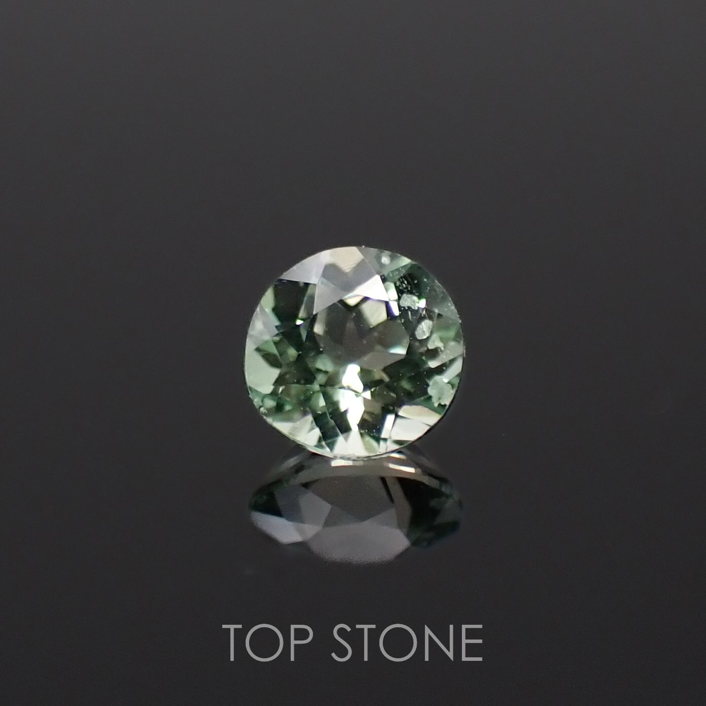 バナジウムコーネルピン(宝石名コーネルピン)タンザニア・タンガ州産 0.42ct 識別済[230320926]4.6x4.4mm前後