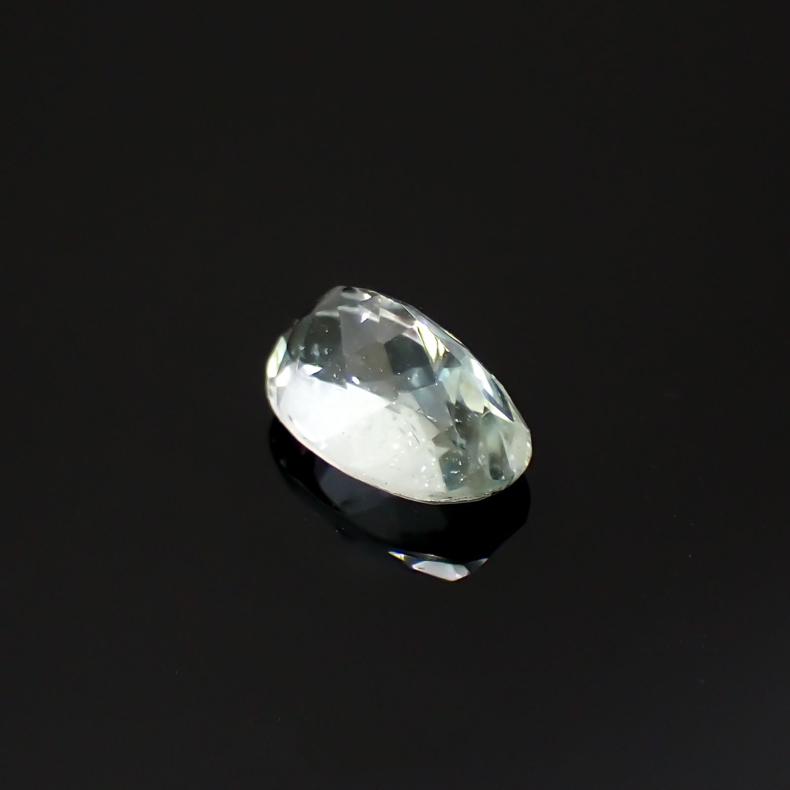ユークレース(宝石名ユークレース)コロンビア産 1.216ct ソ付(彩珠)[220616448]7.9x5.1mm前後