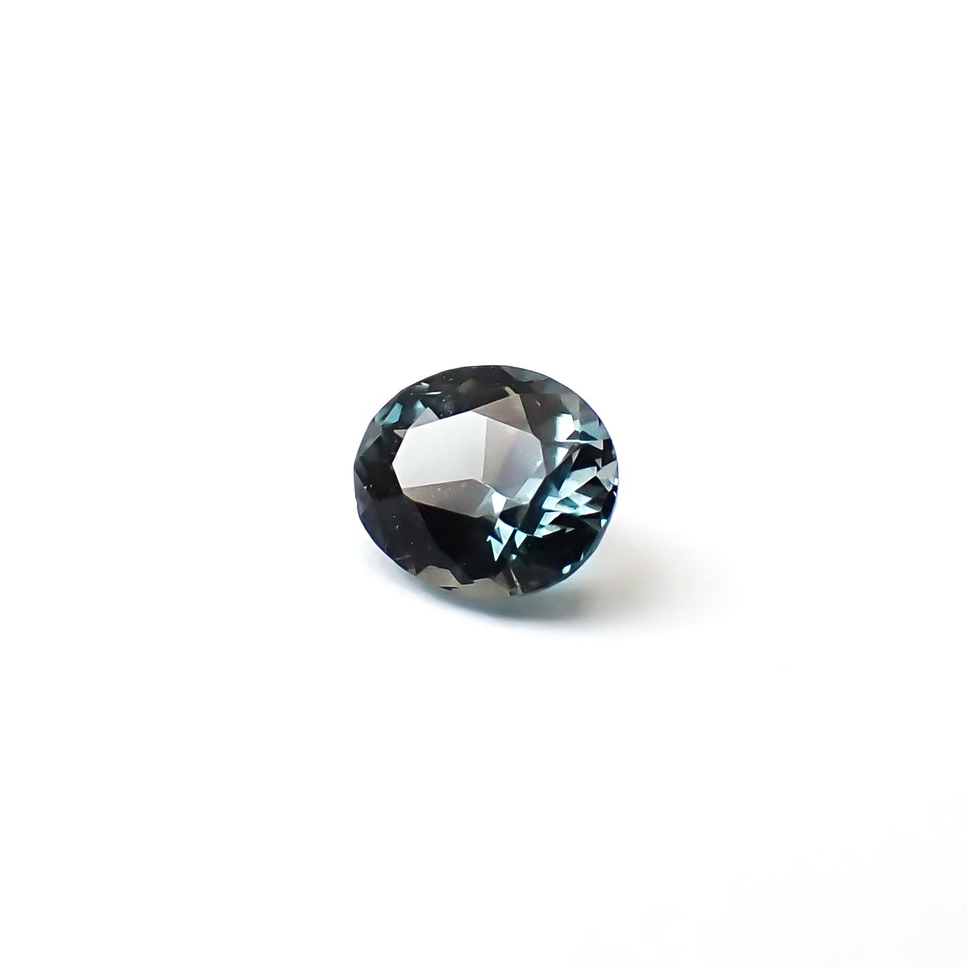 サファリン スリランカ産 0.11ct / 3.3x2.7mm前後 [260432060]