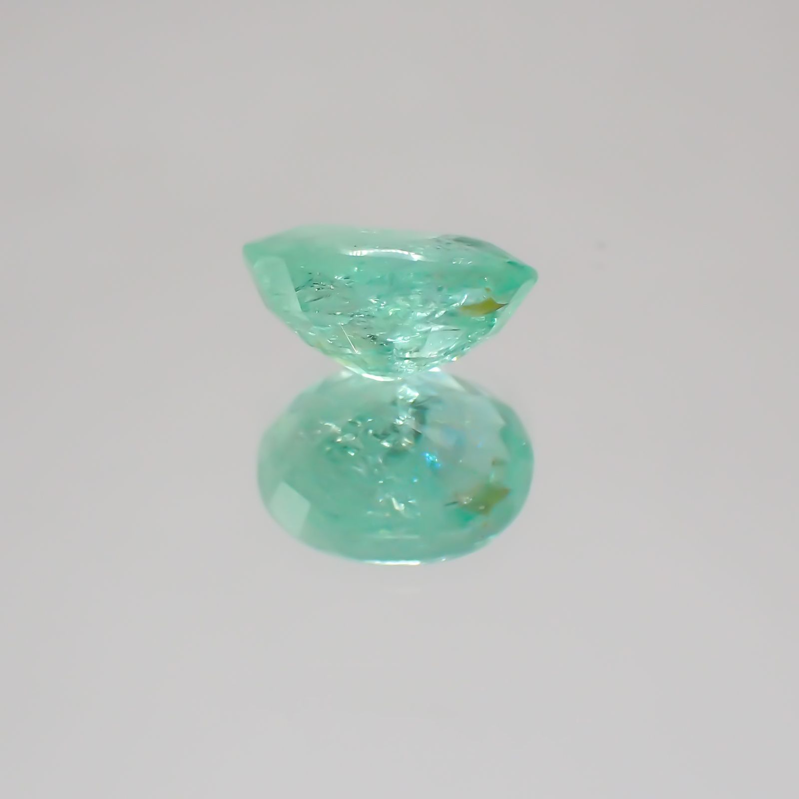 パライバトルマリン モザンビーク産 ルース 1.99ct[21059408]8.9×6.9mm前後