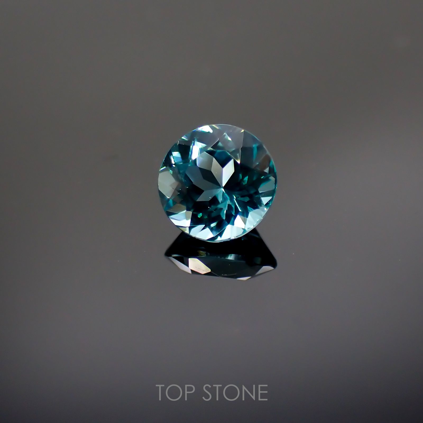 アパタイト(宝石名アパタイト) マダガスカル産 0.74ct 識別済[211013522]5.7×5.6mm前後