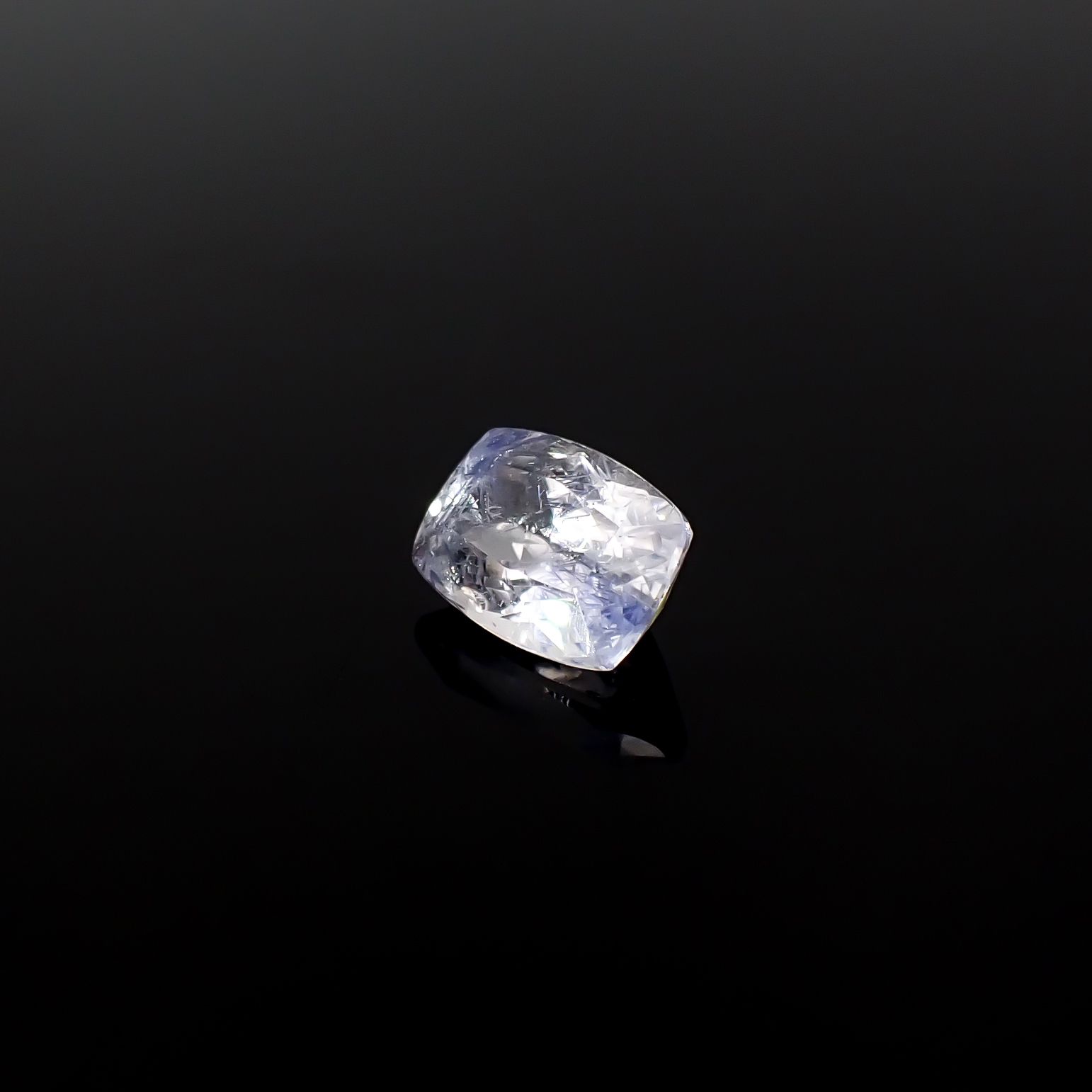 デュモルチェライトインクォーツ ブラジル産 0.89ct / 7.1x5.1mm前後 [260331854]