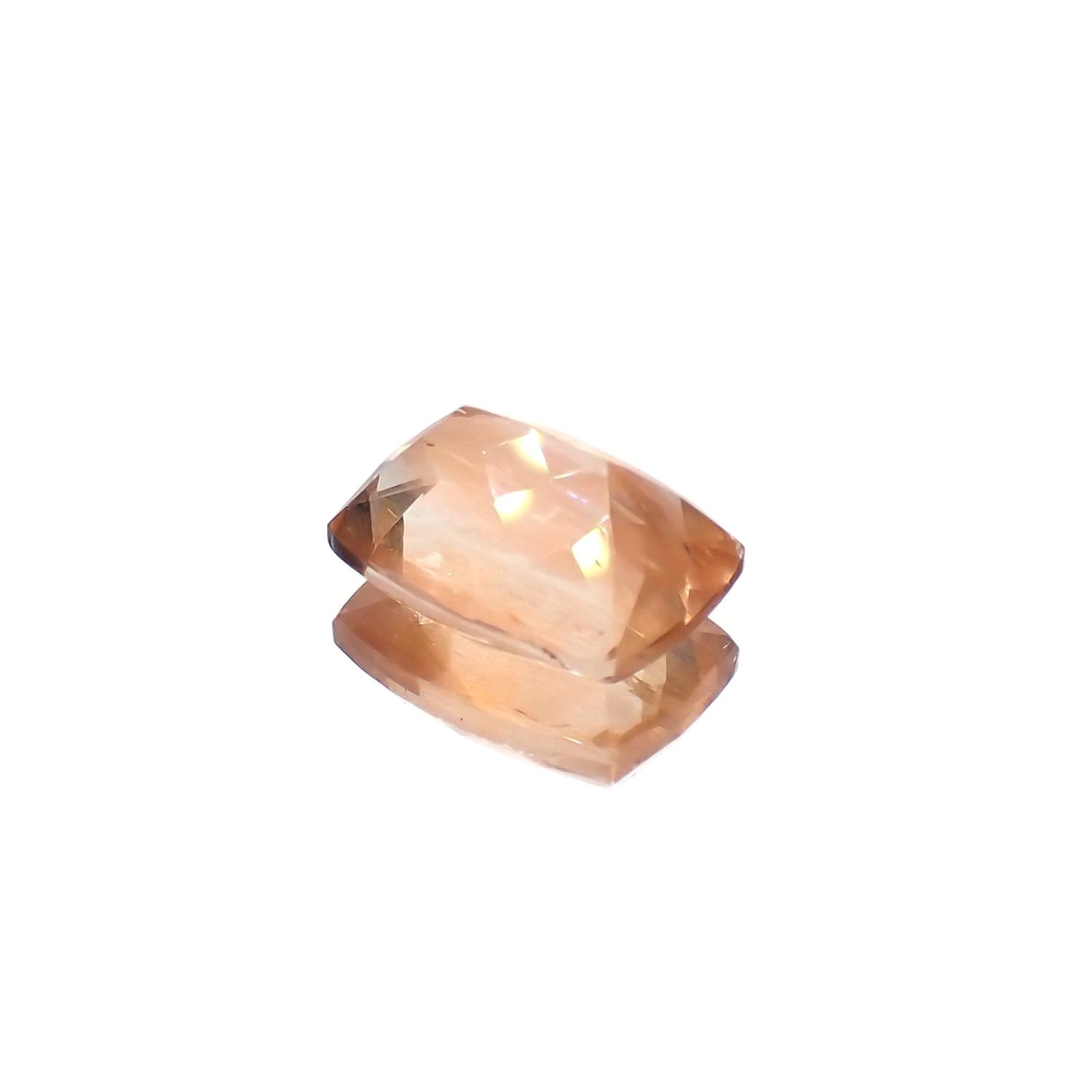 サンストーンスキャポライト(宝石名シーン・スキャポライト)タンザニア産 識別済 2.39ct / 10.1x7.4mm前後 [260819275]