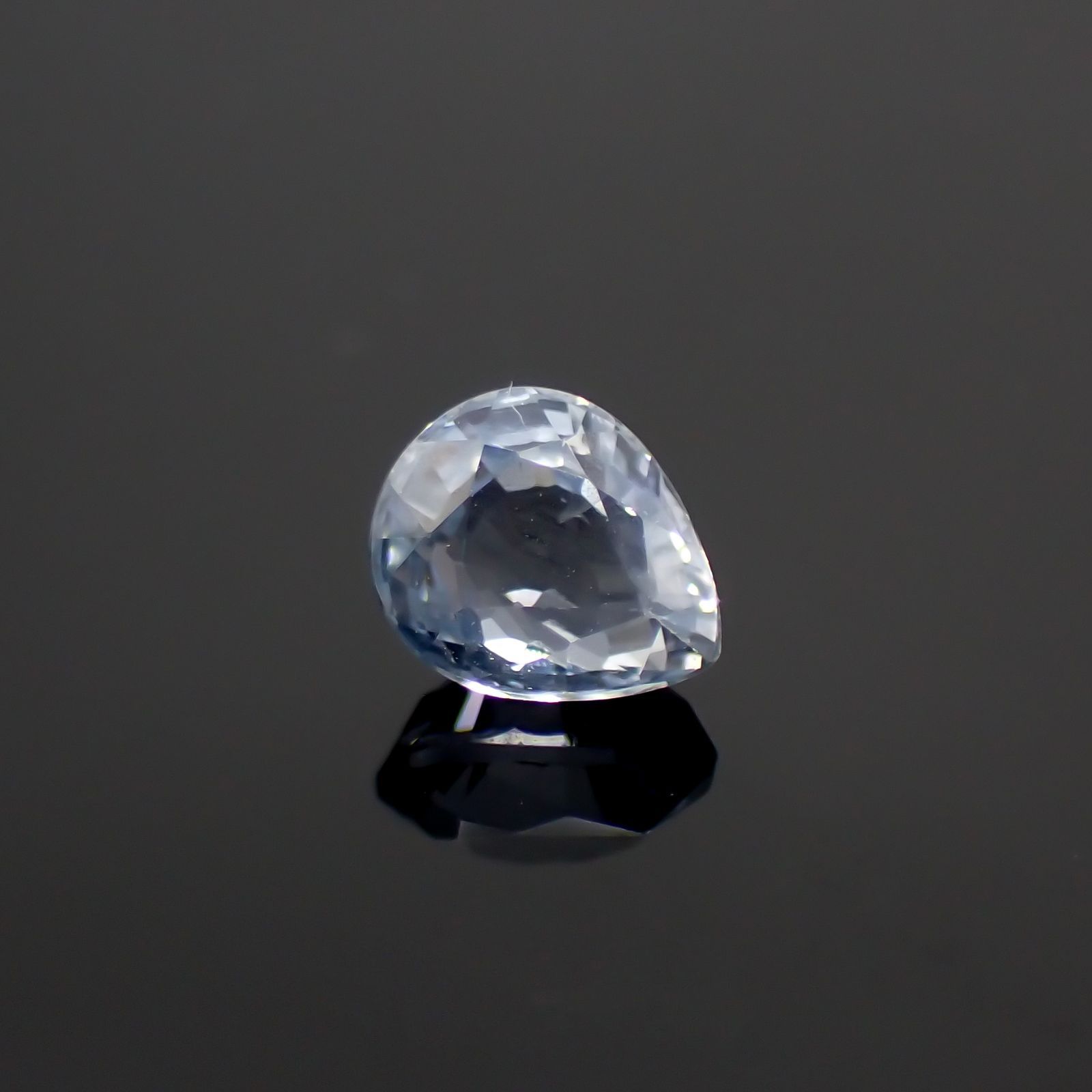 アイスブルーサファイア スリランカ・マダガスカル産 ルース 0.47ct[210611164]4.8×3.9mm前後