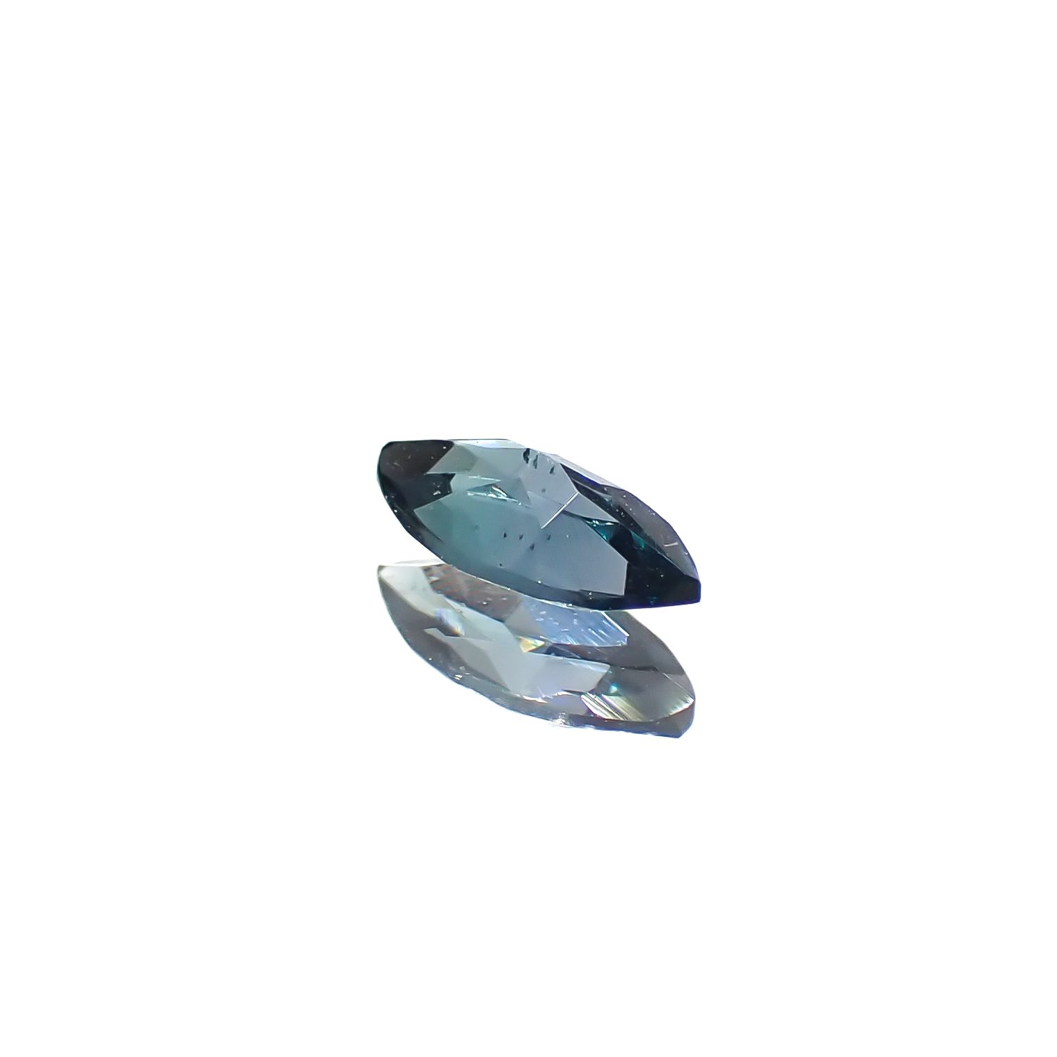ベキリーブルーガーネット（カラーチェンジガーネット アレキタイプ） マダガスカル・ベキリー産 0.17ct[240628283]5.1x2.5mm前後