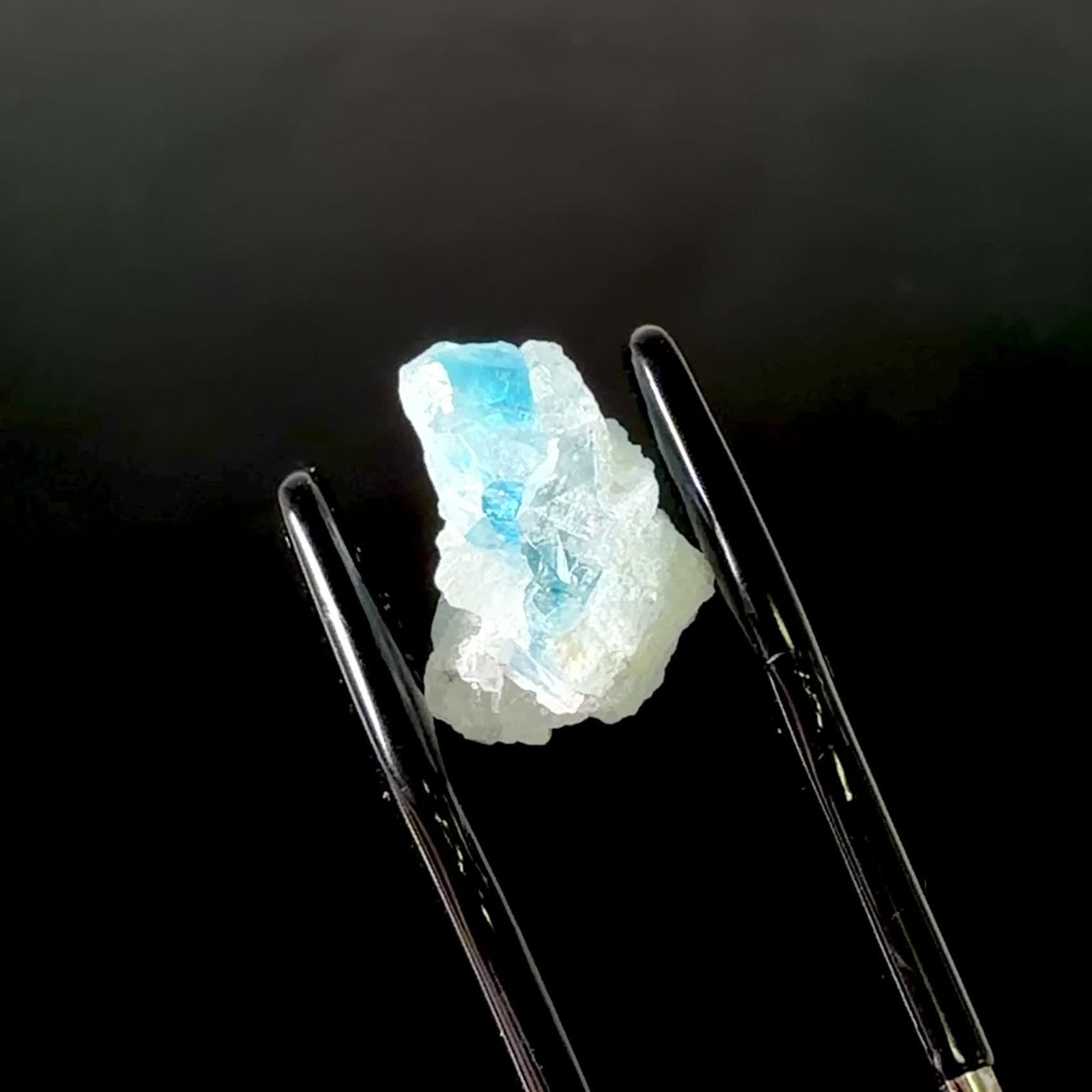 ユークレース 原石 ブラジル産 6.70ct / 13.5x9.4mm前後 [260231727
