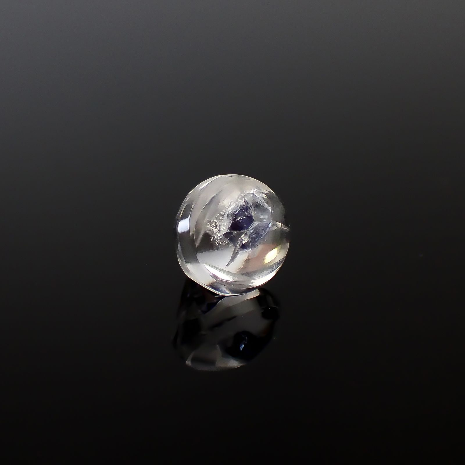 ◇バフカット◇フローライトインクォーツ マダガスカル産 2.85ct [250329954]8.5x8mm前後