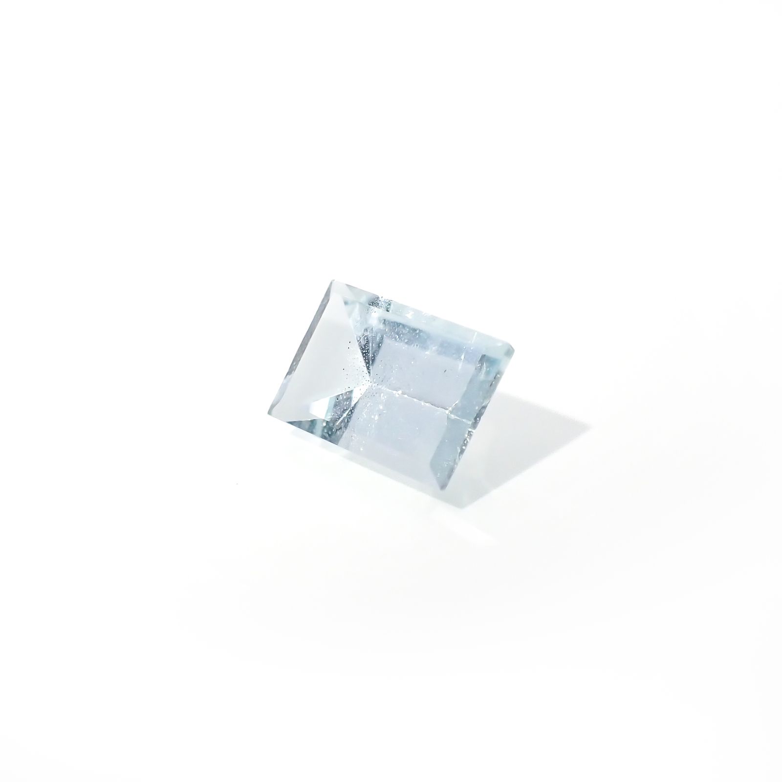 ◇ミラーカット◇アクアマリン モザンビーク産 0.83ct[240226100]6.8x4.9mm前後