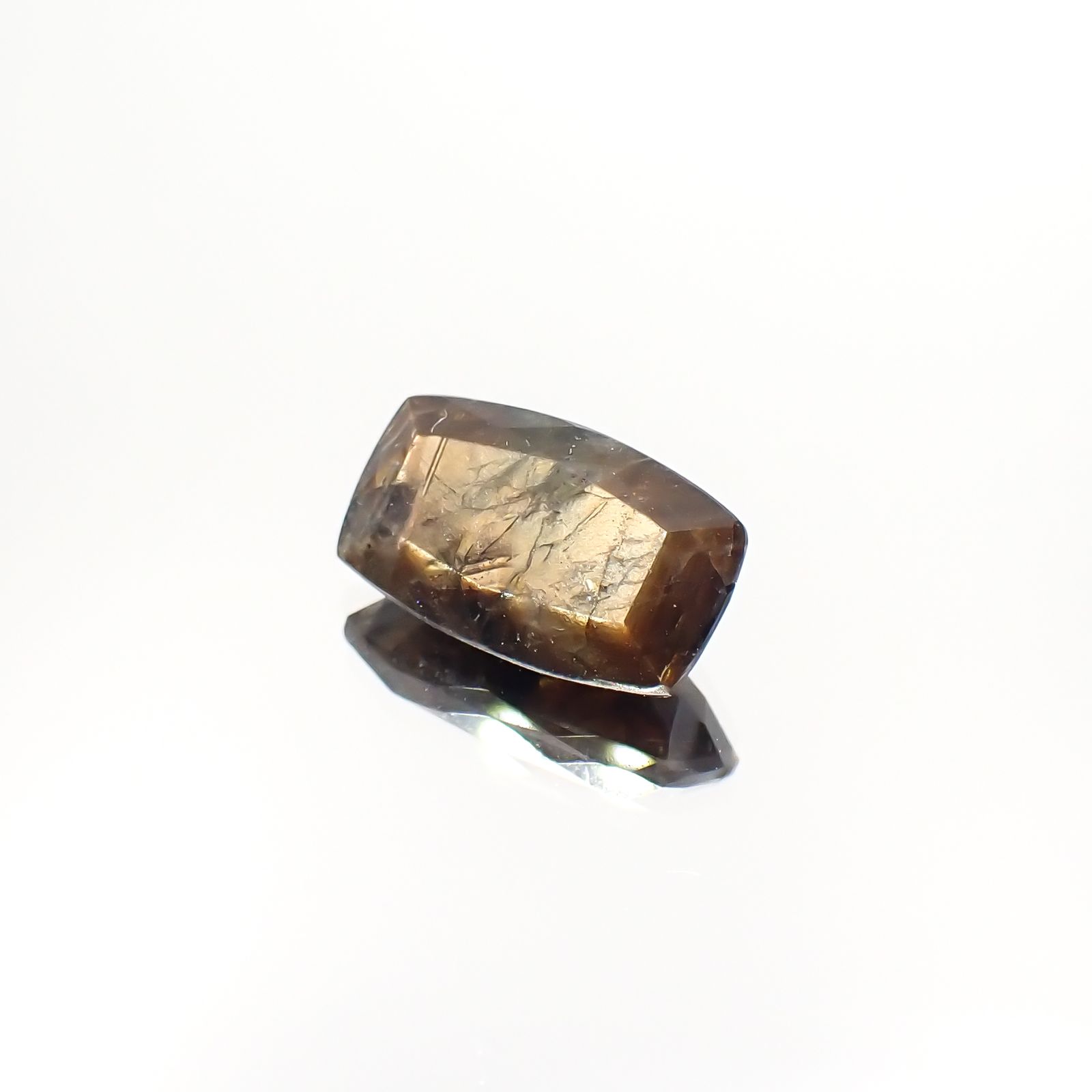 ゴールドシーンサファイア非加熱 ケニア産 4.73ct[230321338]12.9x7.4mm前後