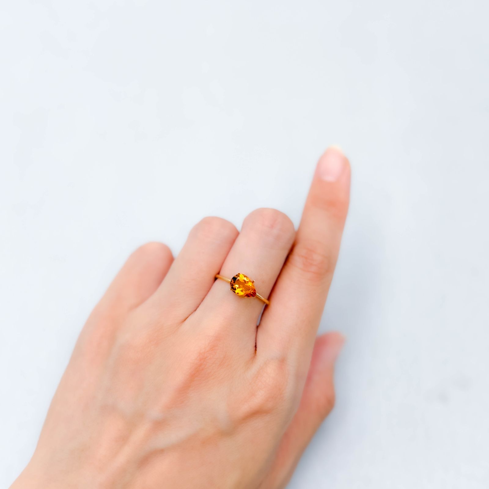マデイラシトリン ブラジル・ミナスジェライス州産 0.99ct [250630587]8.9x6.1mm前後