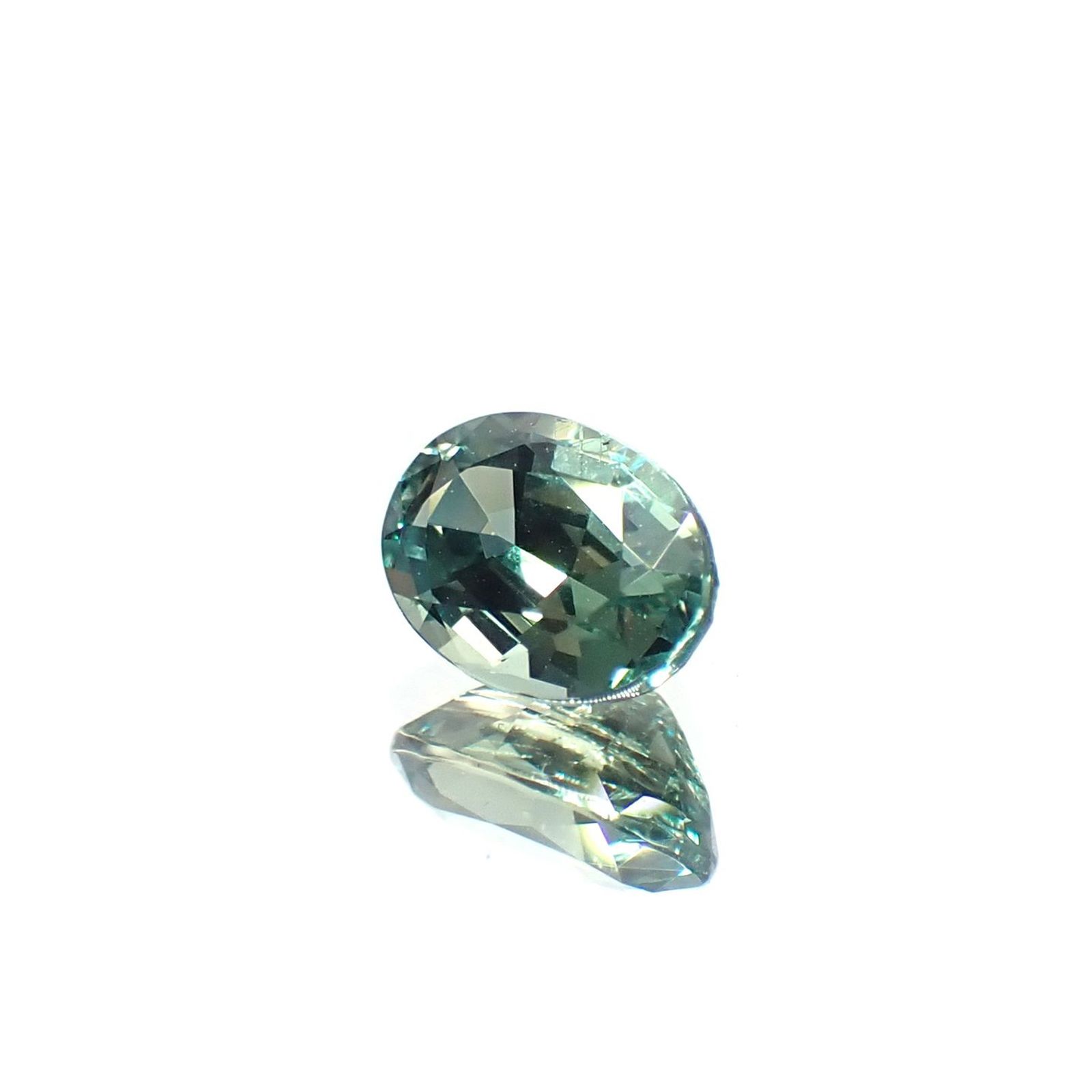 アレキサンドライト(宝石名アレキサンドライト)ブラジル産 GIA鑑付 0.63ct / 6.08x4.24mm前後 [251031288]