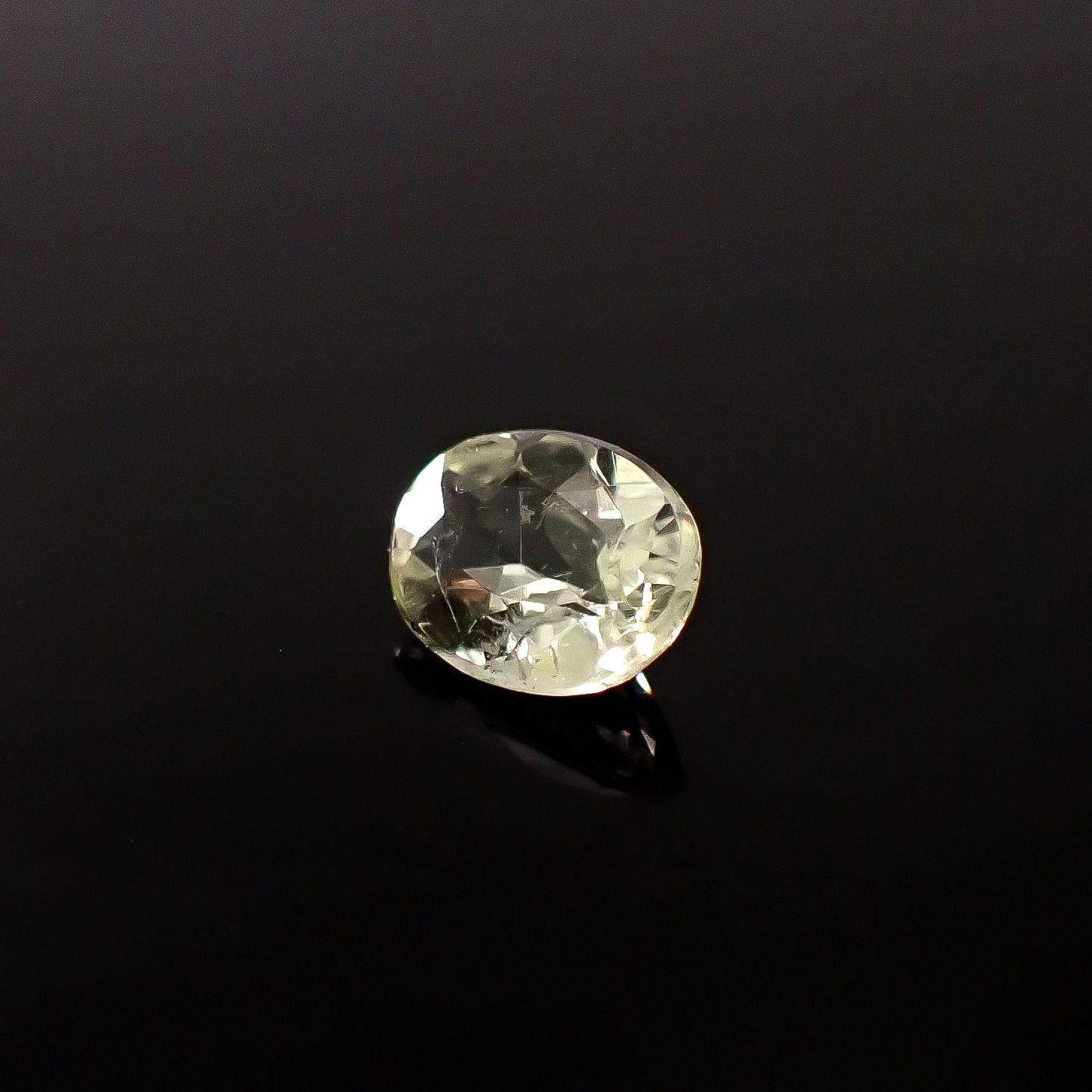 ブラジリアナイト(宝石名ブラジリアナイト)ブラジル産 識別済 0.45ct / 5.8x4.5mm前後 [260131497]