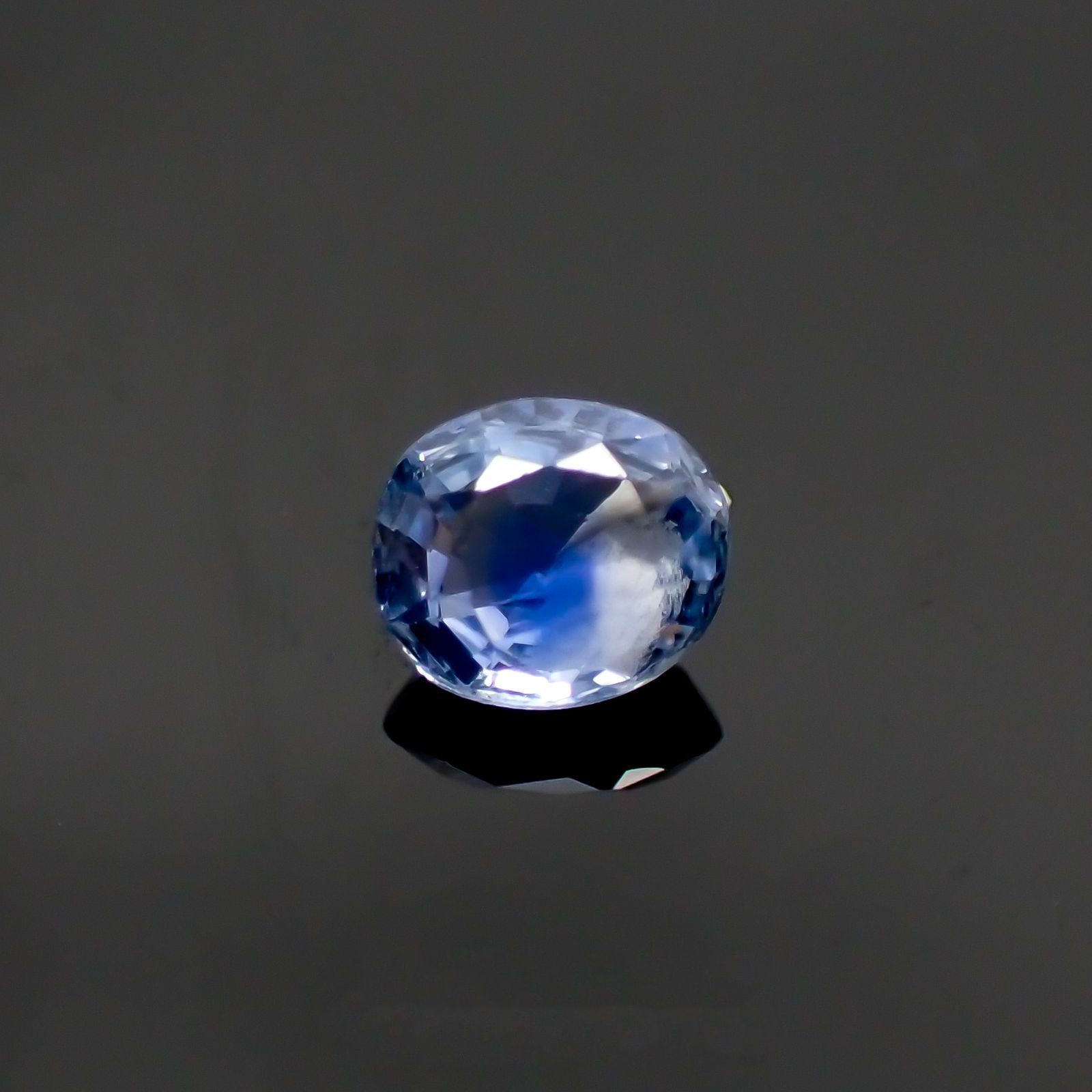 アイスブルーサファイア(宝石名ブルー・サファイア) スリランカ/マダガスカル産 0.33ct 識別済[210711177]4.3×3.7mm前後