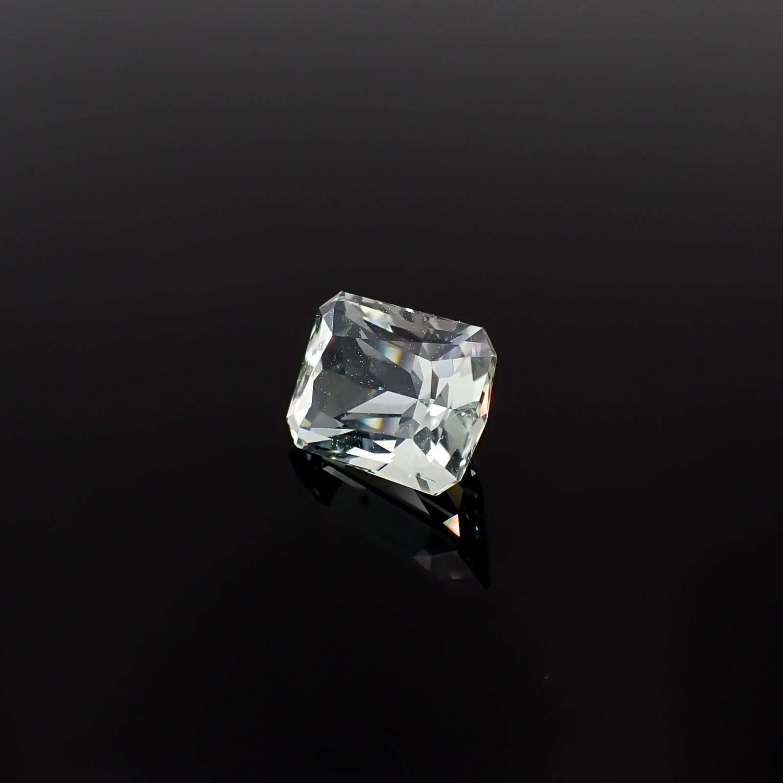 オリゴクレース(宝石名オリゴクレース)ケニア産 2.38ct 識別済[240628002]9.4x7.1mm前後
