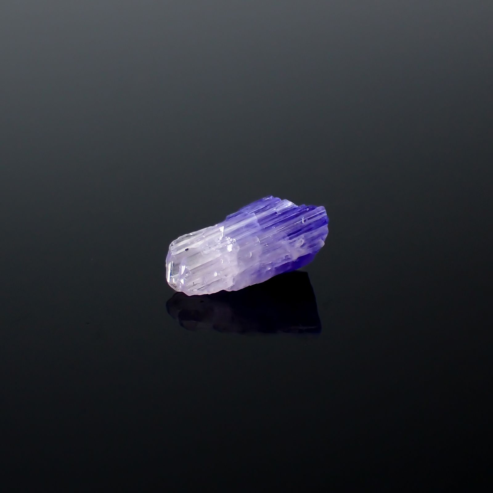 バイカラータンザナイト 原石 タンザニア産 3.77ct[231224989]14x8mm前後