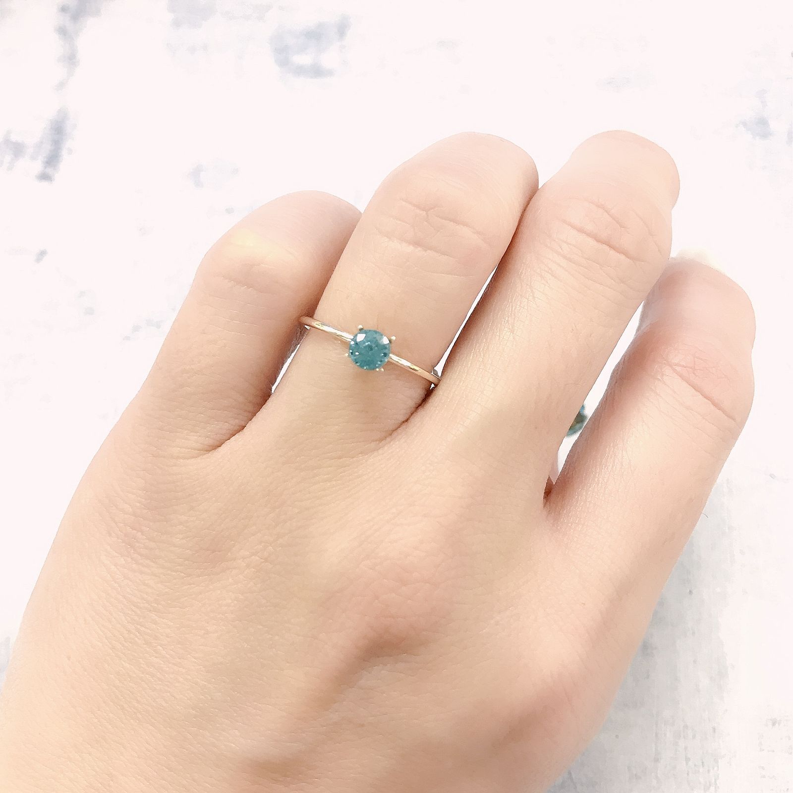 ブルージルコン(宝石名ジルコン)カンボジア産 0.72ct 識別済[220113987]4.5x4.4mm前後