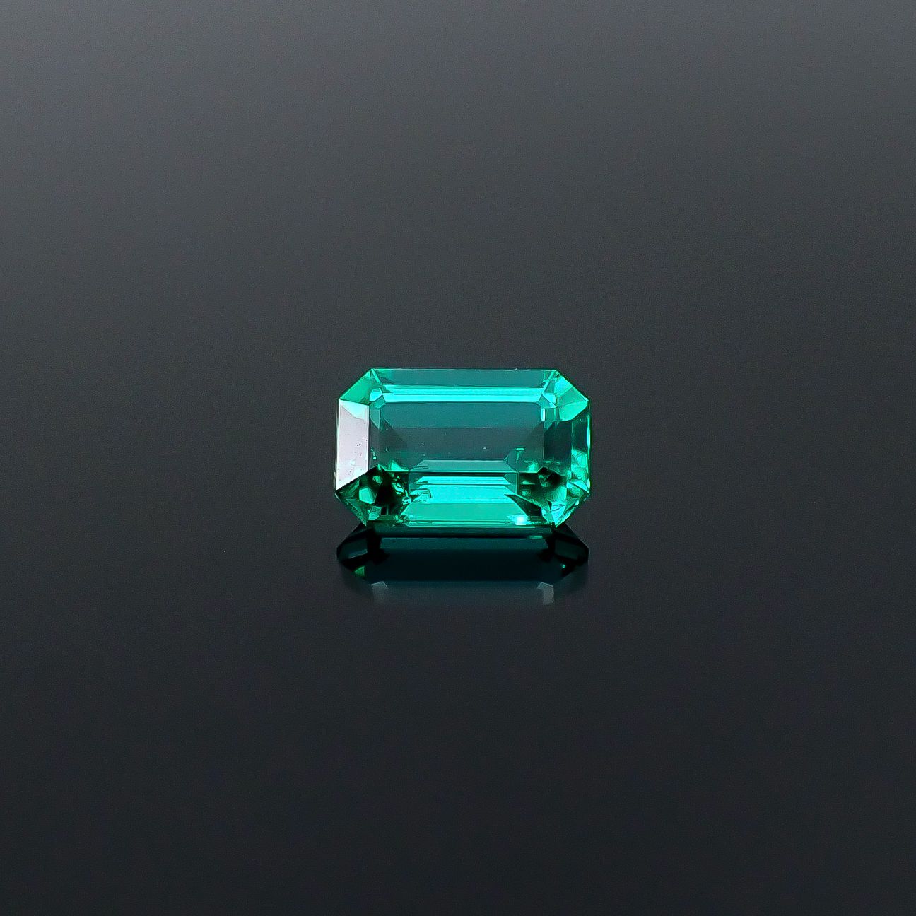 ノンオイルエメラルド(宝石名エメラルド)コロンビア産 GIA鑑付 0.42ct / 5.78x3.72mm前後 [251231537]