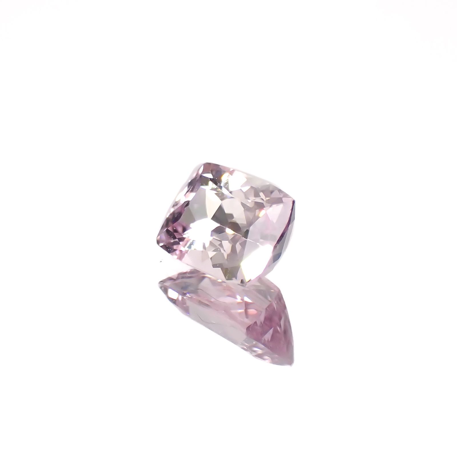 ピンクゾイサイト(宝石名ピンク・ゾイサイト)タンザニア産 0.447ct ソ付(彩珠)[241129504]5.2x3.8mm前後
