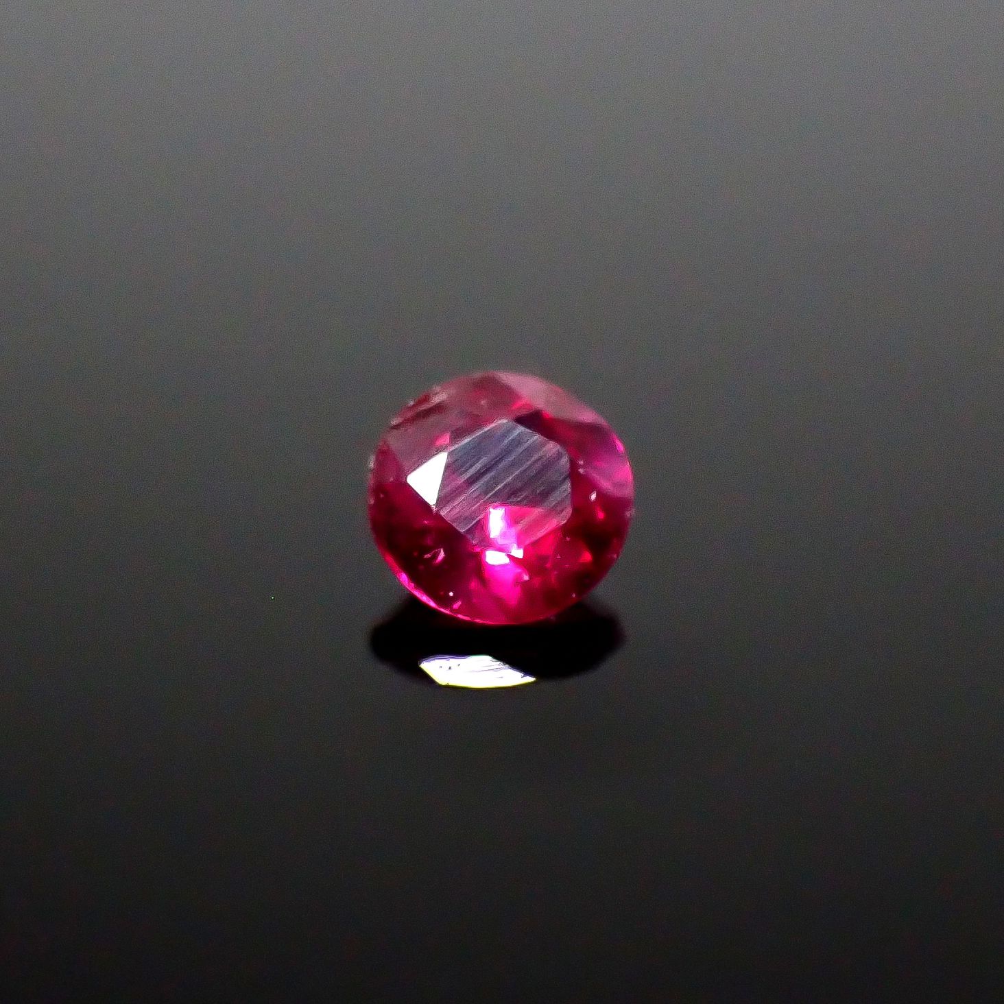 ルビー ビルマ産 0.065ct [250630614]2.4x2.4mm前後