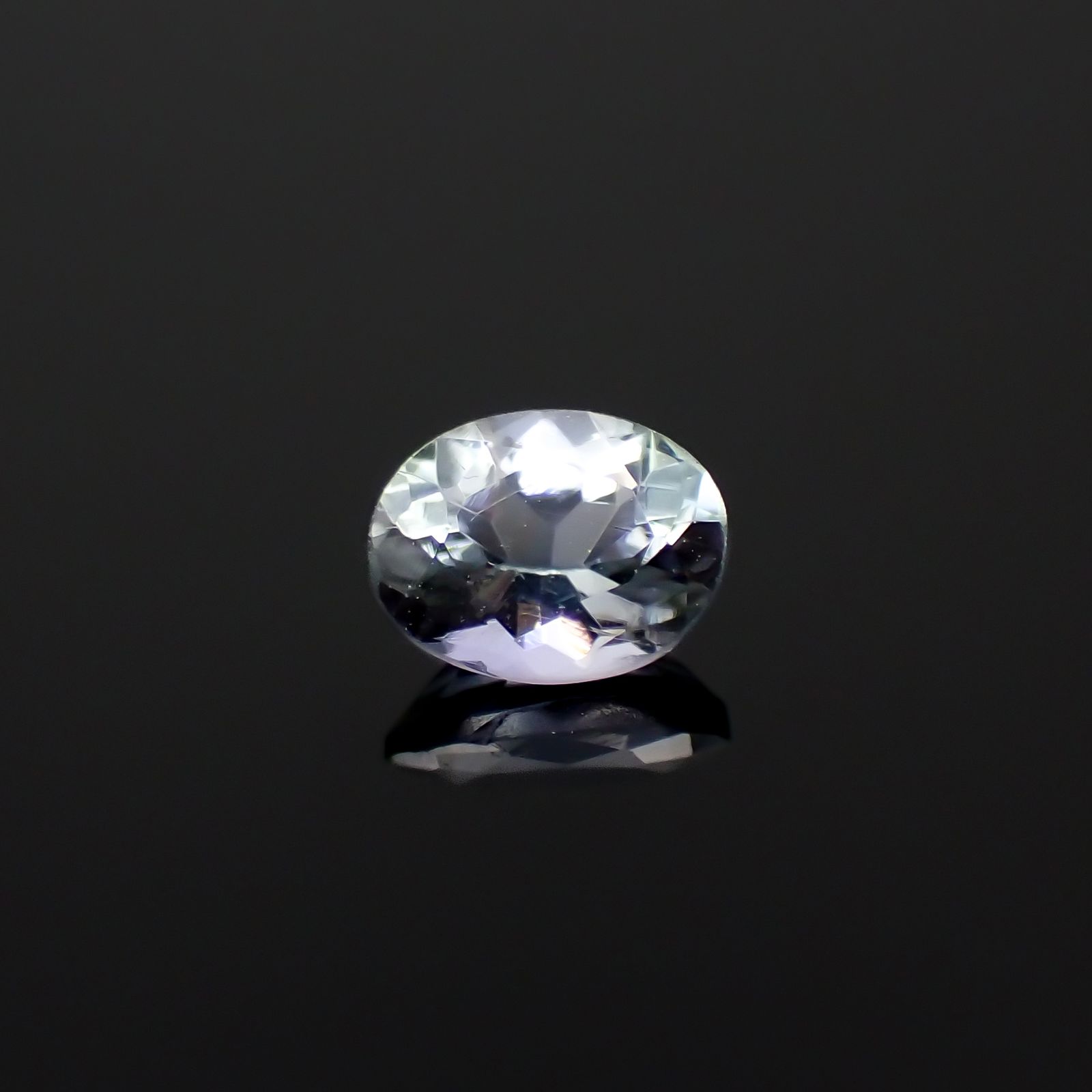 バイカラータンザナイト(宝石名タンザナイト/ゾイサイト)タンザニア産 0.38ct 識別済[230923503]5.1x3.9mm前後