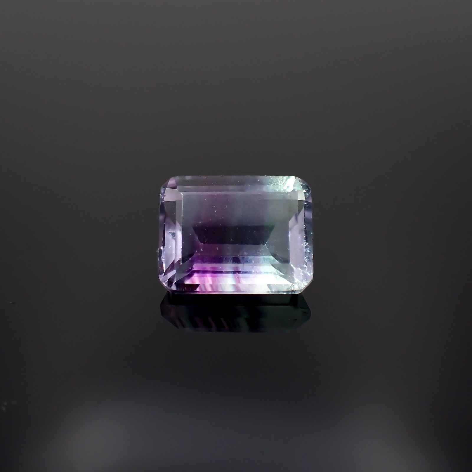 パーティカラーフローライト フルオレッセンス ブラジル産 4.01ct[230823268]10.1x7.9mm前後