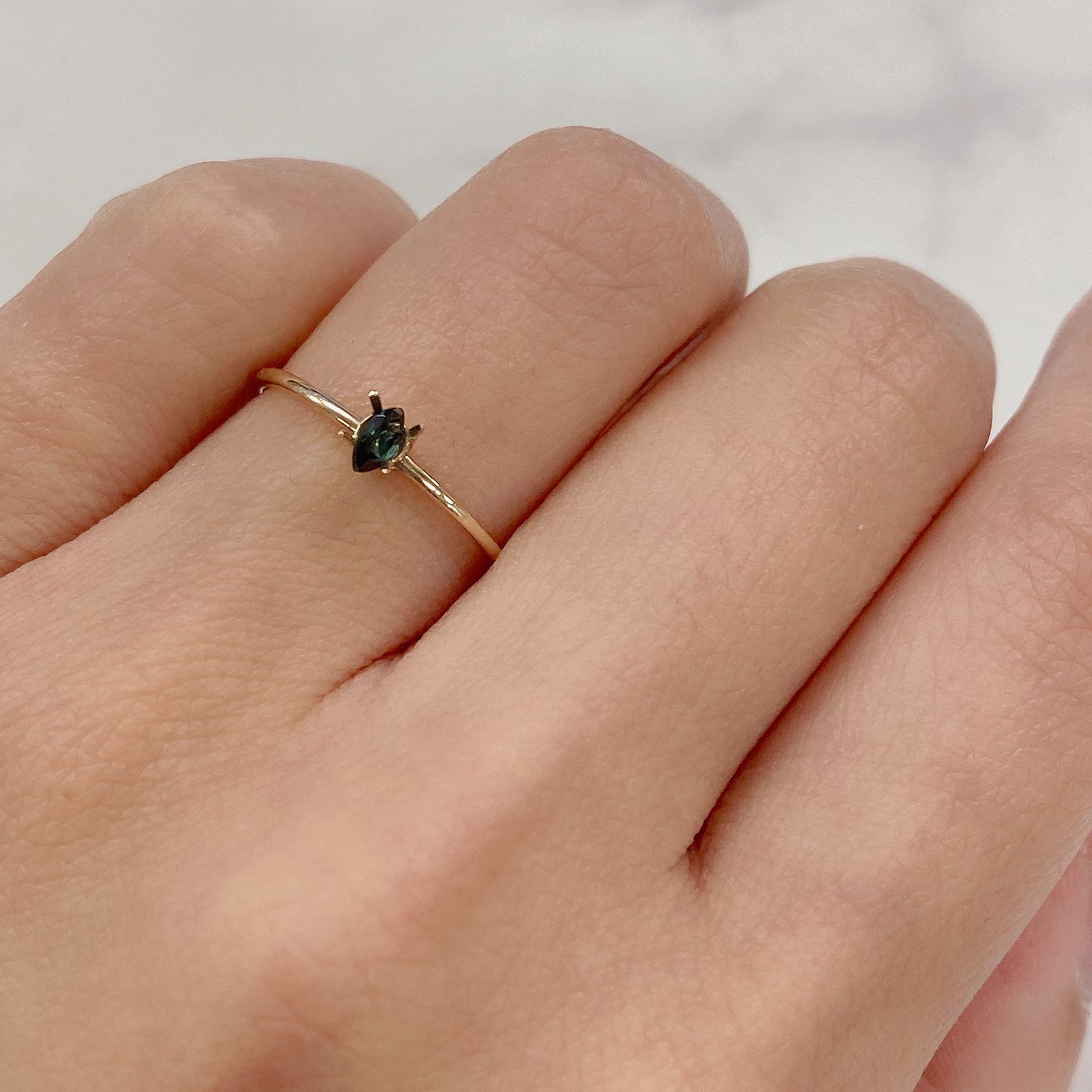 カラーチェンジガーネット(アレキタイプ)(宝石名ガーネット/カラーチェンジタイプ) マダガスカル・ベキリー産 0.11ct 識別済[20106596]4.2×2.2mm前後