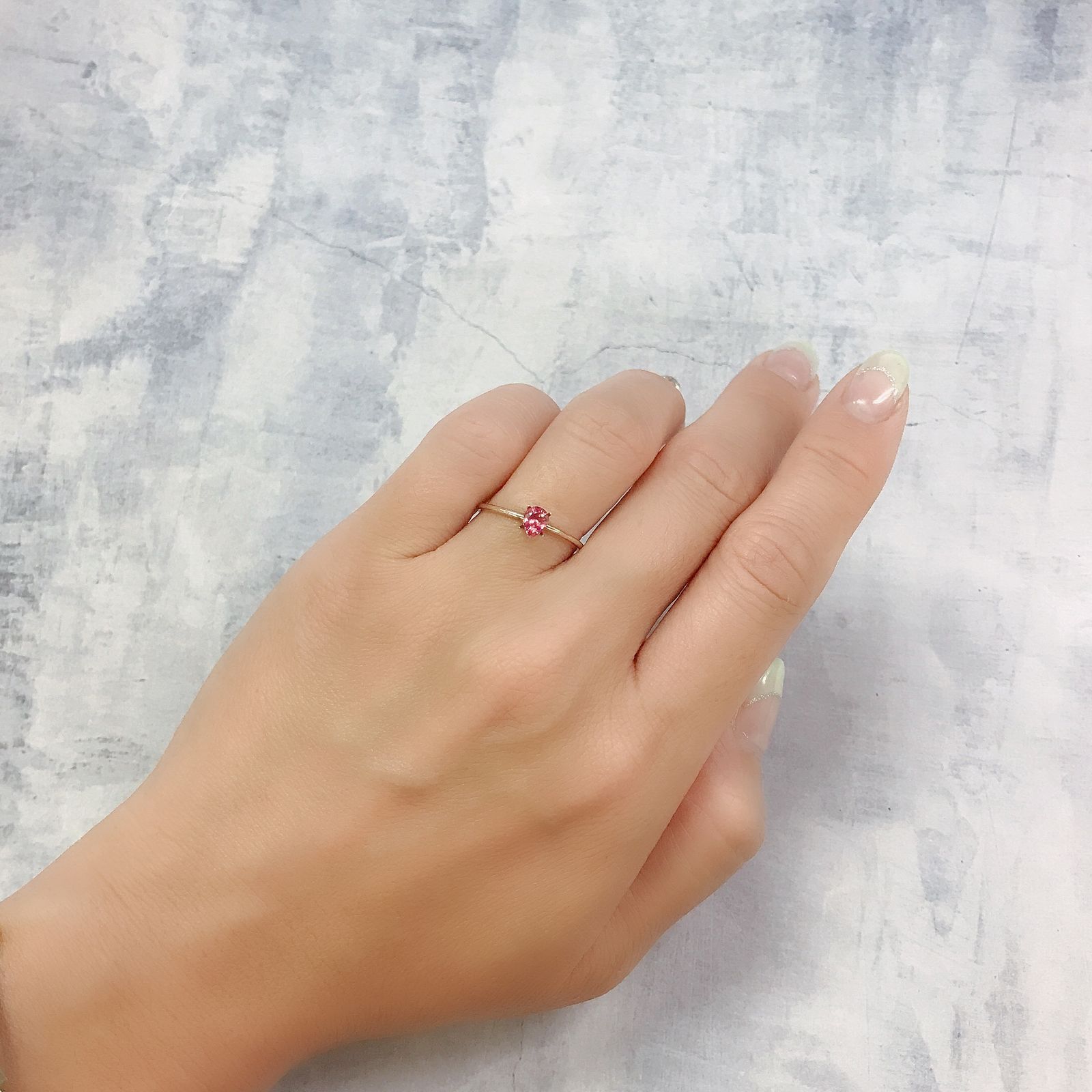 ホットピンクスピネル(宝石名ピンク・スピネル)タンザニア産 0.31ct 識別済[220817355]5.1x3.8mm前後