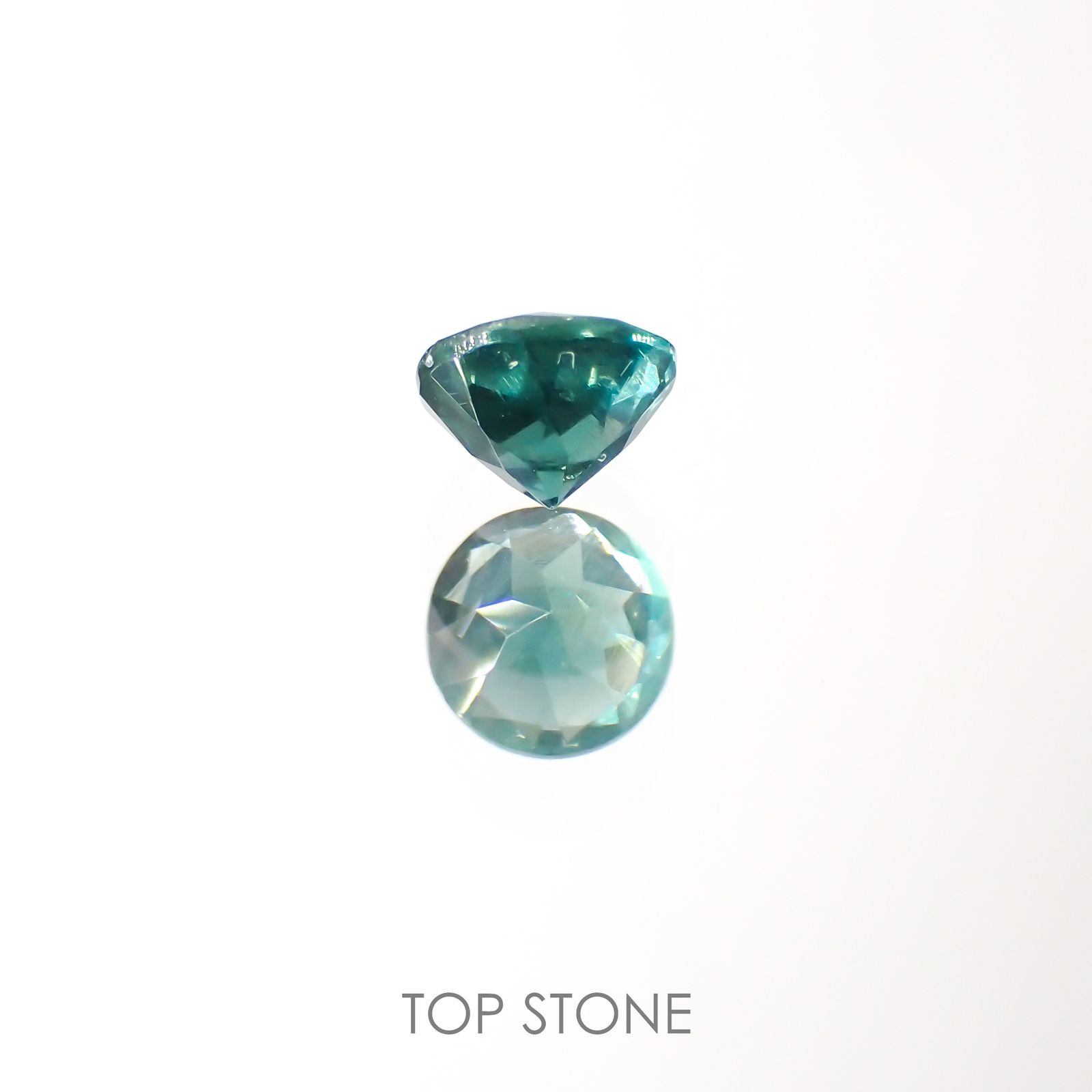 グリーンアパタイト(ノーブルモロキサイト)(宝石名アパタイト) マダガスカル産 0.27ct 識別済[211013535]4×4mm前後