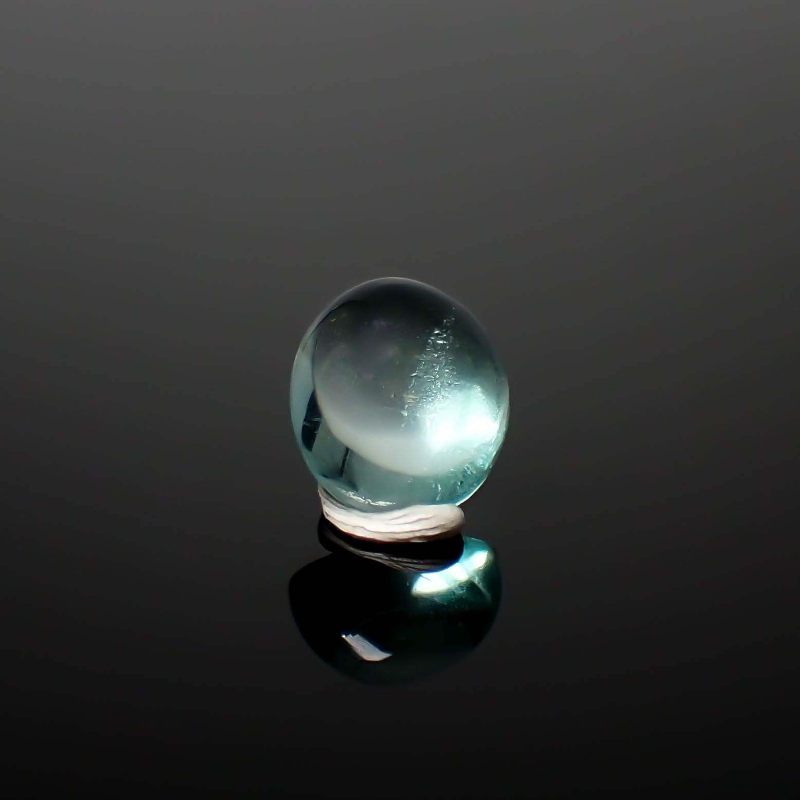 フローライト フルオレッセンス ジンバブエ産 4.62ct [250630517]10.6x9mm前後