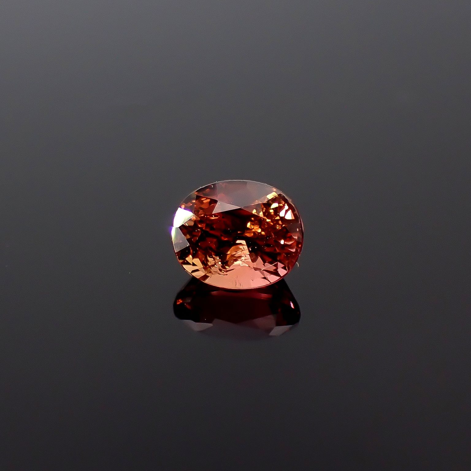 オレンジゾイサイト(宝石名ゾイサイト)タンザニア産 識別済 0.69ct / 5.4x4.4mm前後 [251231473]