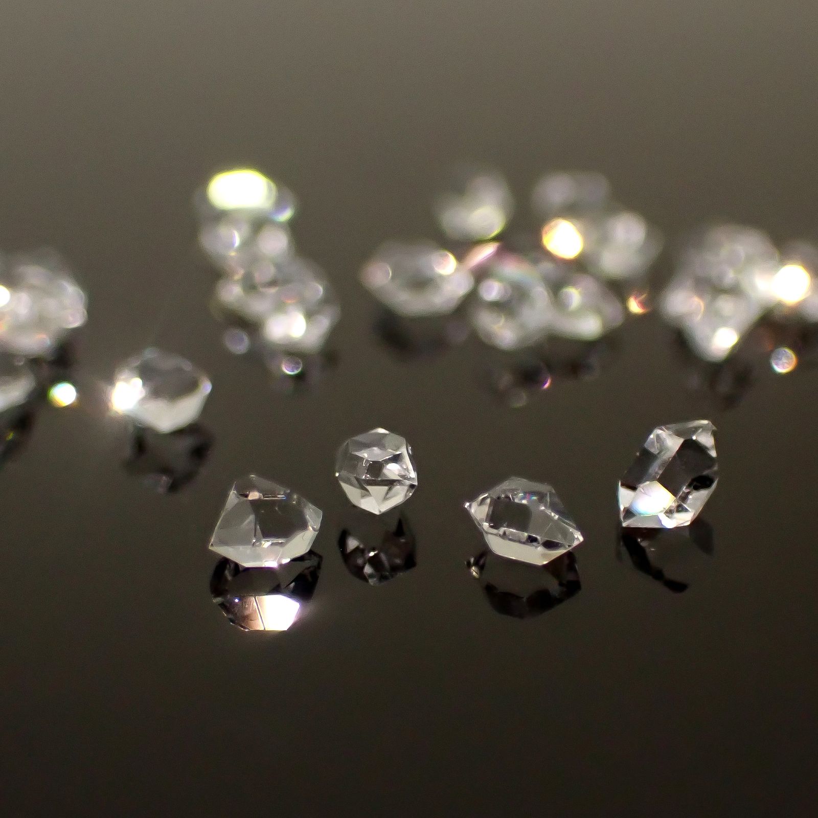 ◇メレセット◇ハーキマーダイヤモンド 原石 アメリカ・ニューヨーク州産 1.75ct / 2.8-3.5x1.5-2.3mm前後 [260231699]