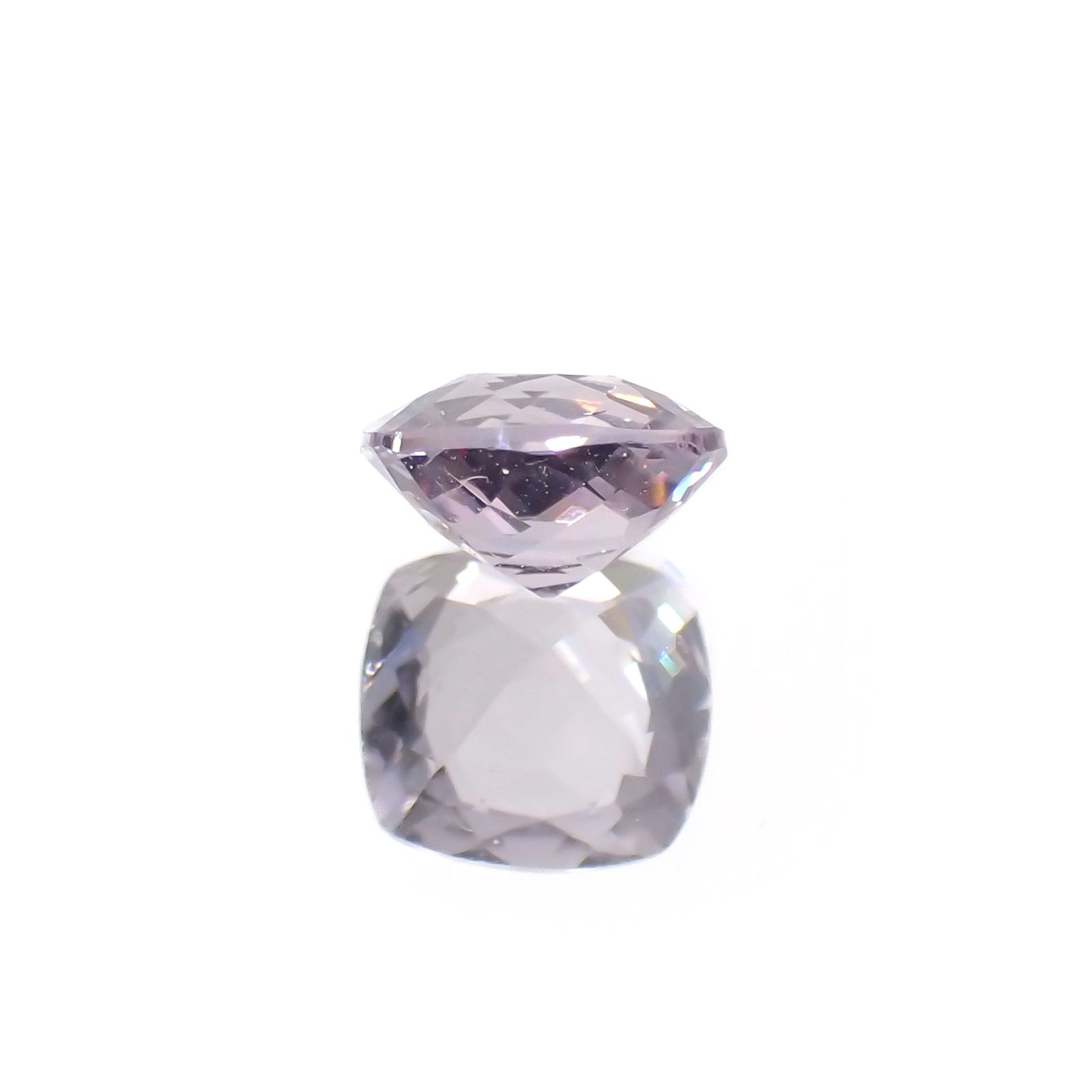 マリアライト フルオレッセンス(宝石名スキャポライト)スリランカ産 識別済 0.83ct / 6.2x6mm前後 [251021676]