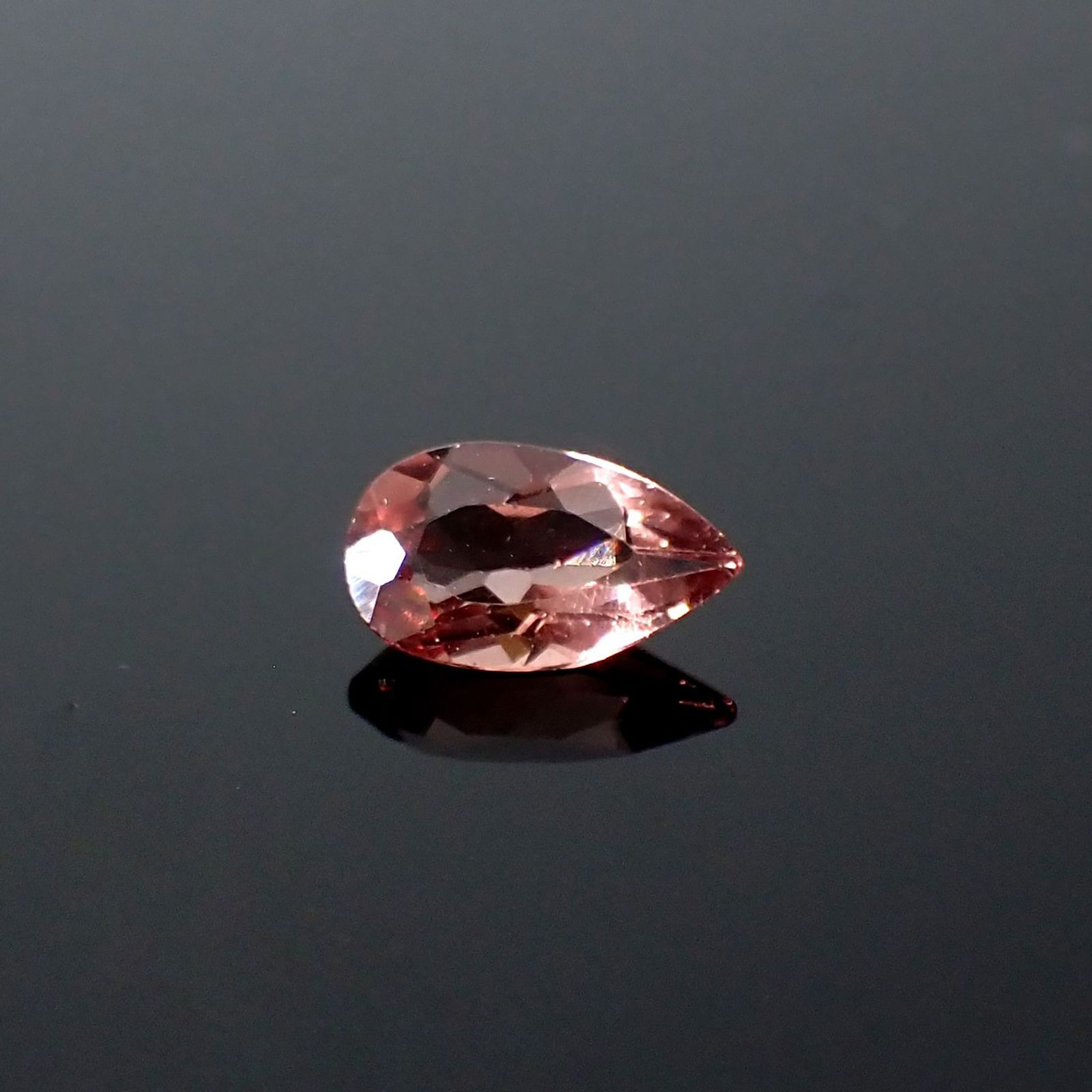 ピンクアパタイト ブラジル産 0.90ct / 8.3x4.9mm前後 [251024935]