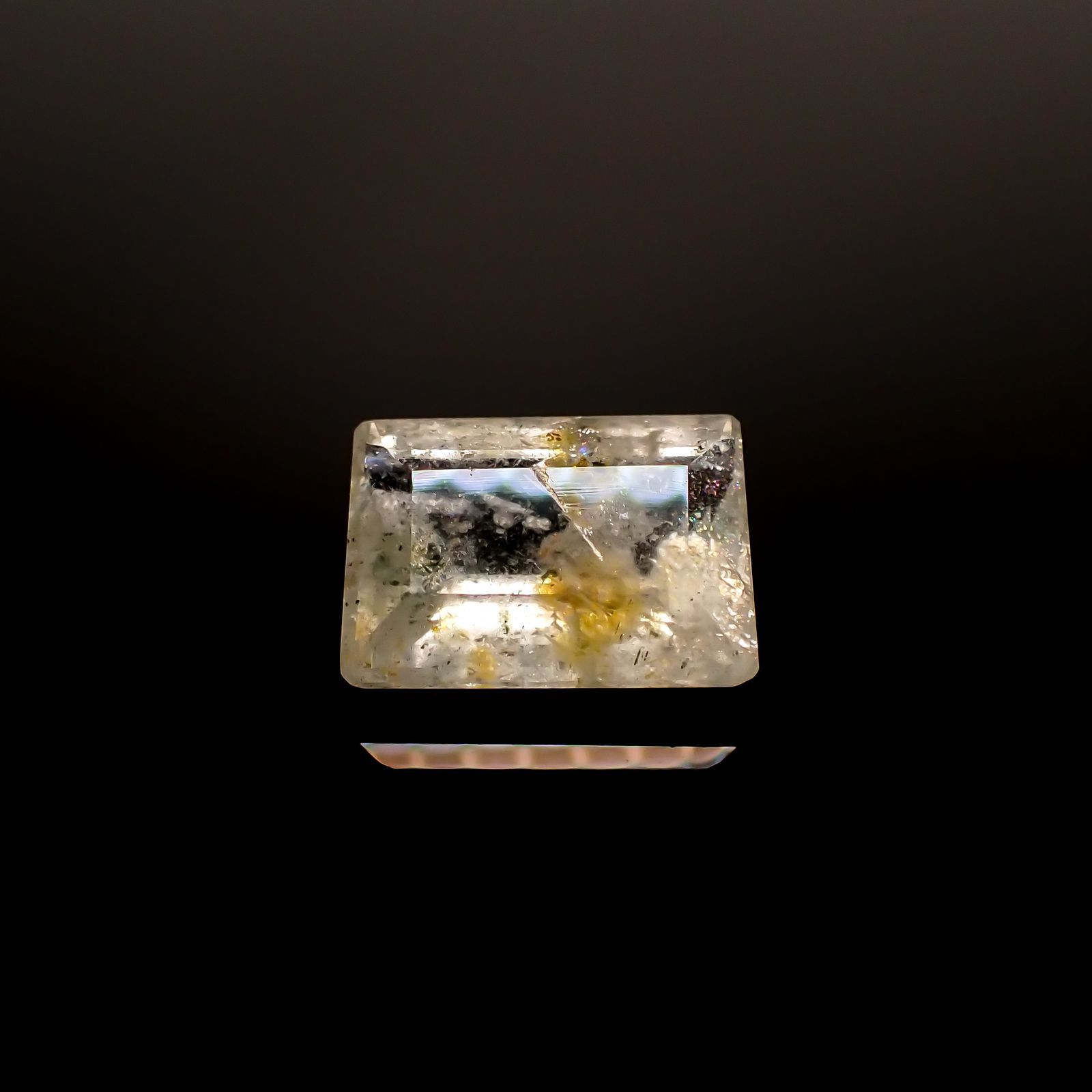 オーロラアクアマリン(宝石名アクアマリン) ブラジル産 3.07ct 識別済[210812714]10.7×7.6mm前後