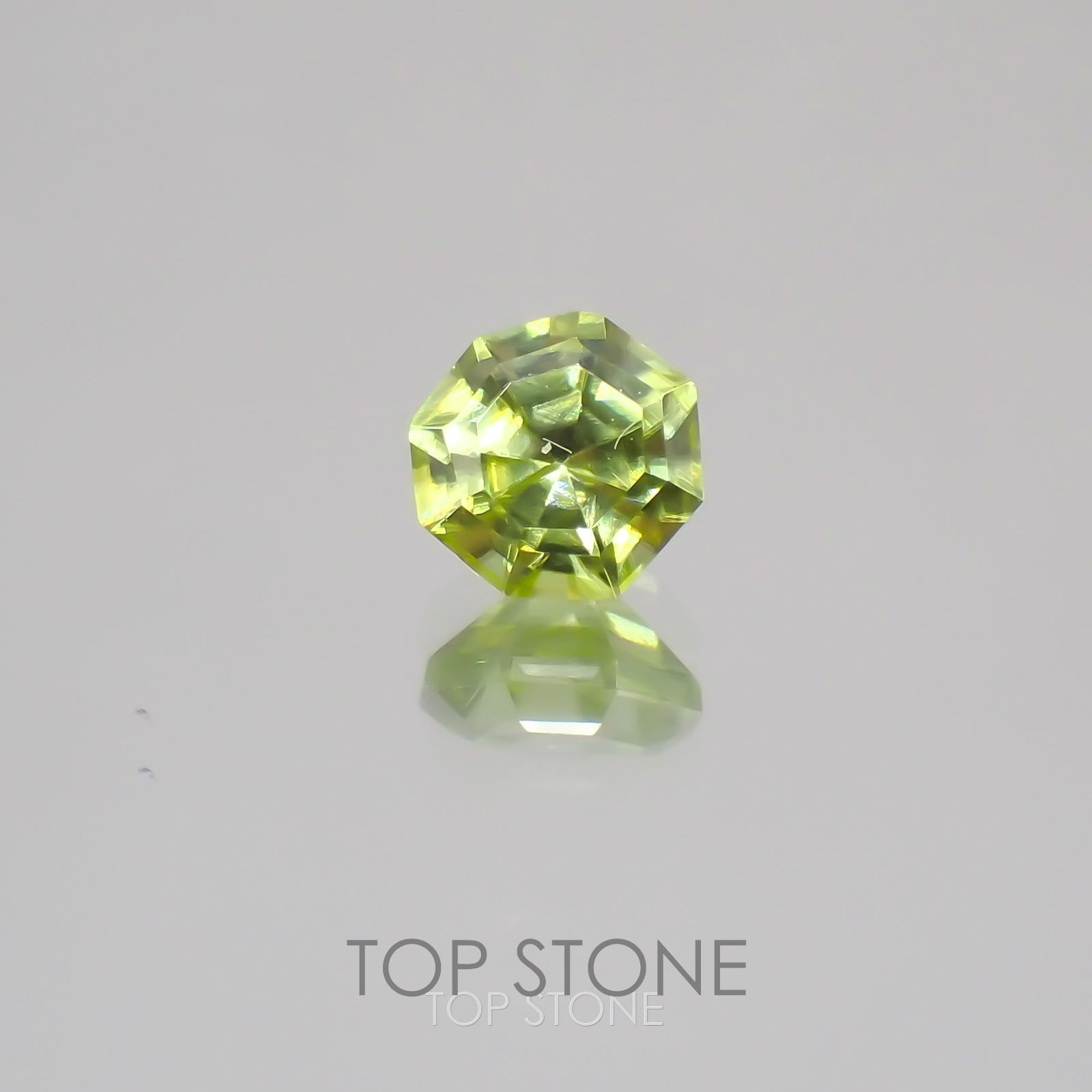 ◇オクタゴンカット◇スフェーン(宝石名スフェーン) マダガスカル産 0.33ct 識別済[21019422]3.9×4mm前後