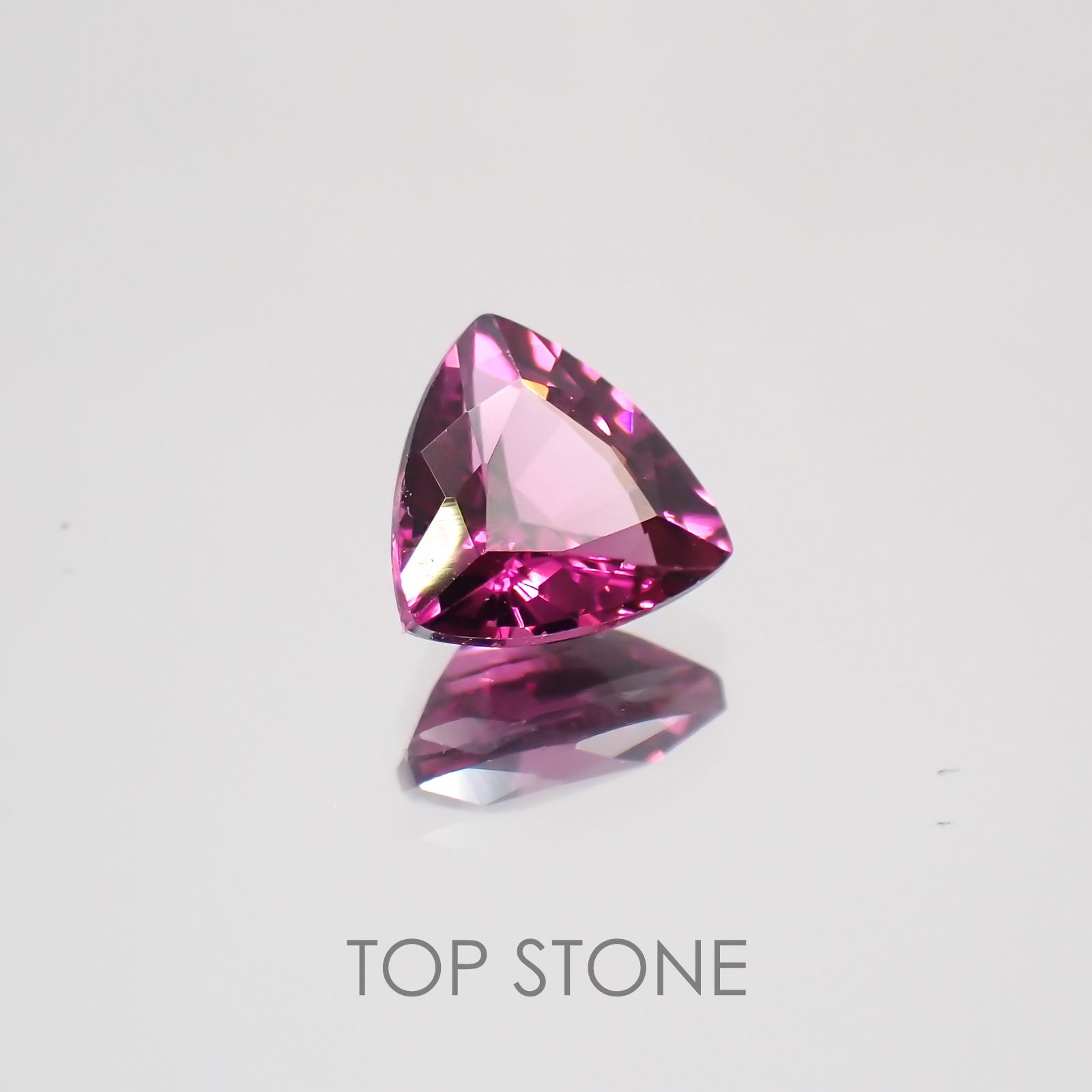 グレープガーネット ブラジル産 ルース 0.72ct[21019683]5.4×5.4mm前後